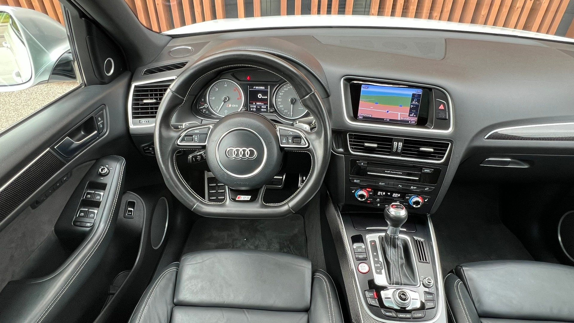 AUDI SQ5 3.0 TDI QUATTRO TIPTRONIC BLACK l 313 PS-image-19