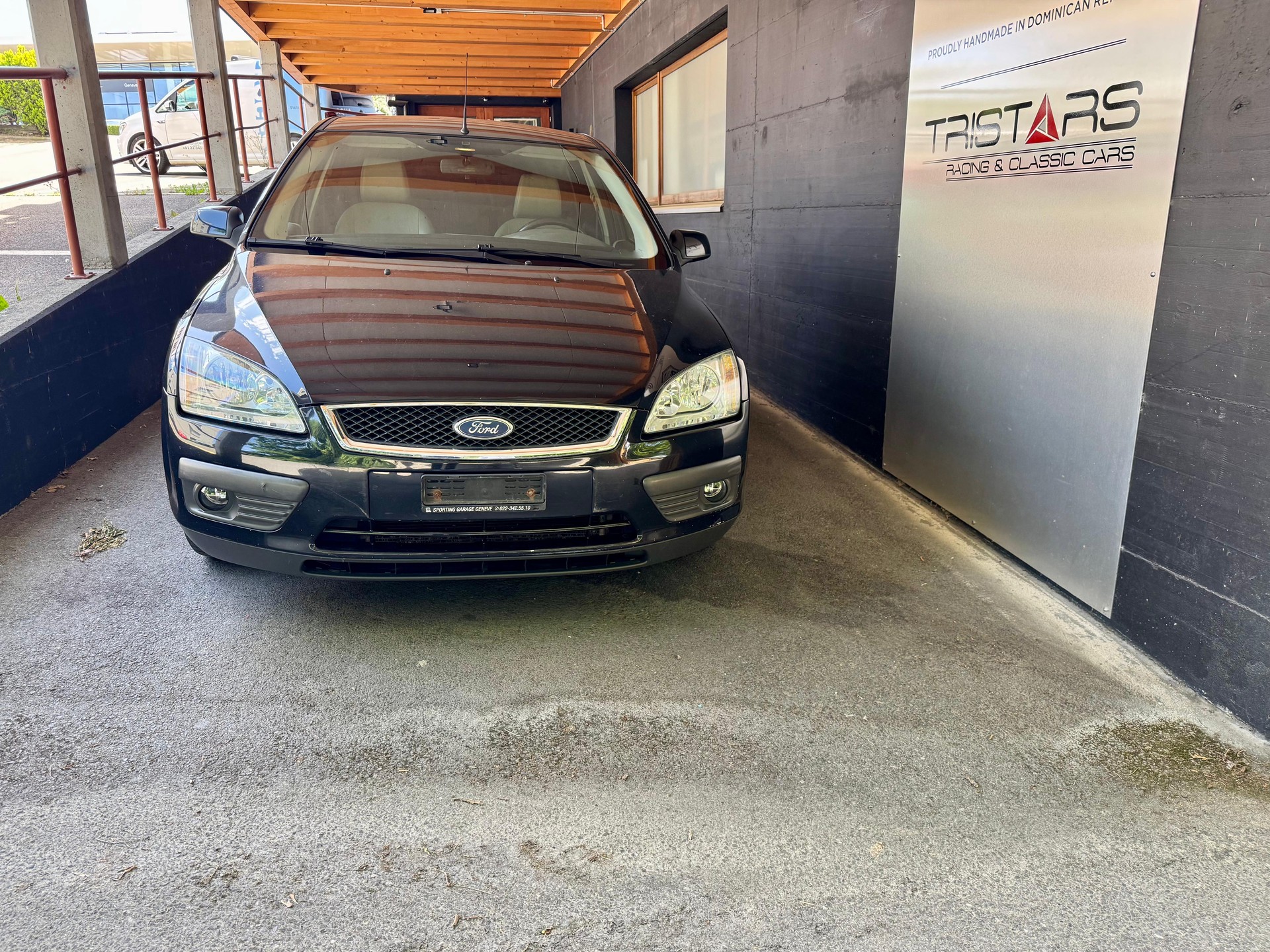 FORD Focus 2.0i Ghia-image-1