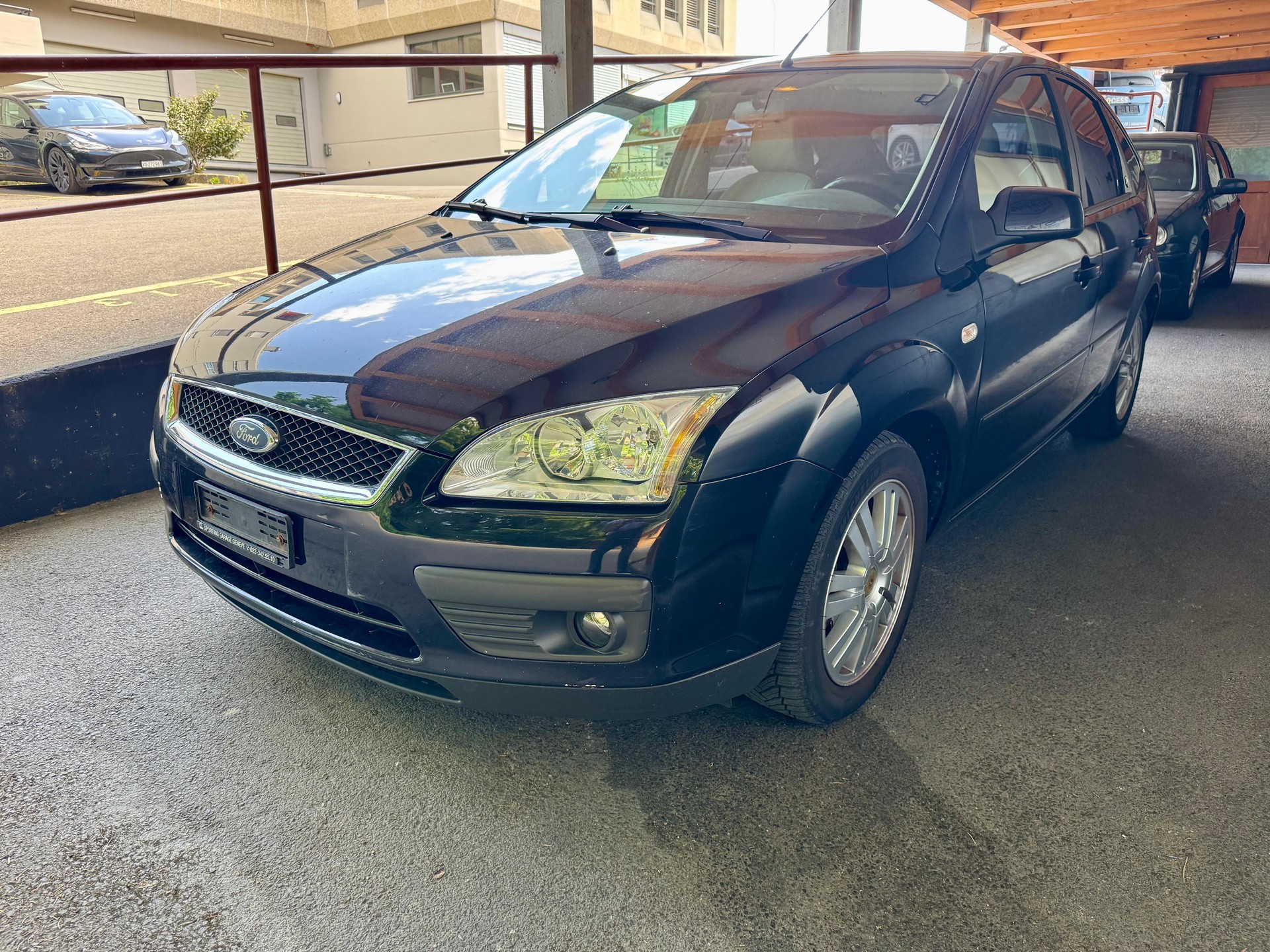 FORD Focus 2.0i Ghia-image-2
