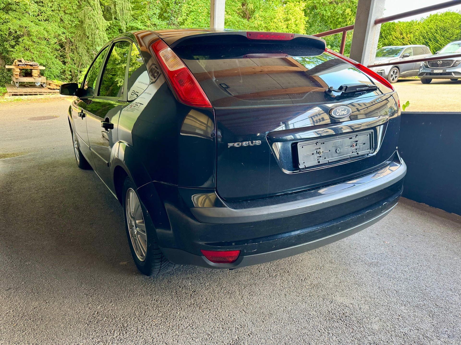FORD Focus 2.0i Ghia-image-5