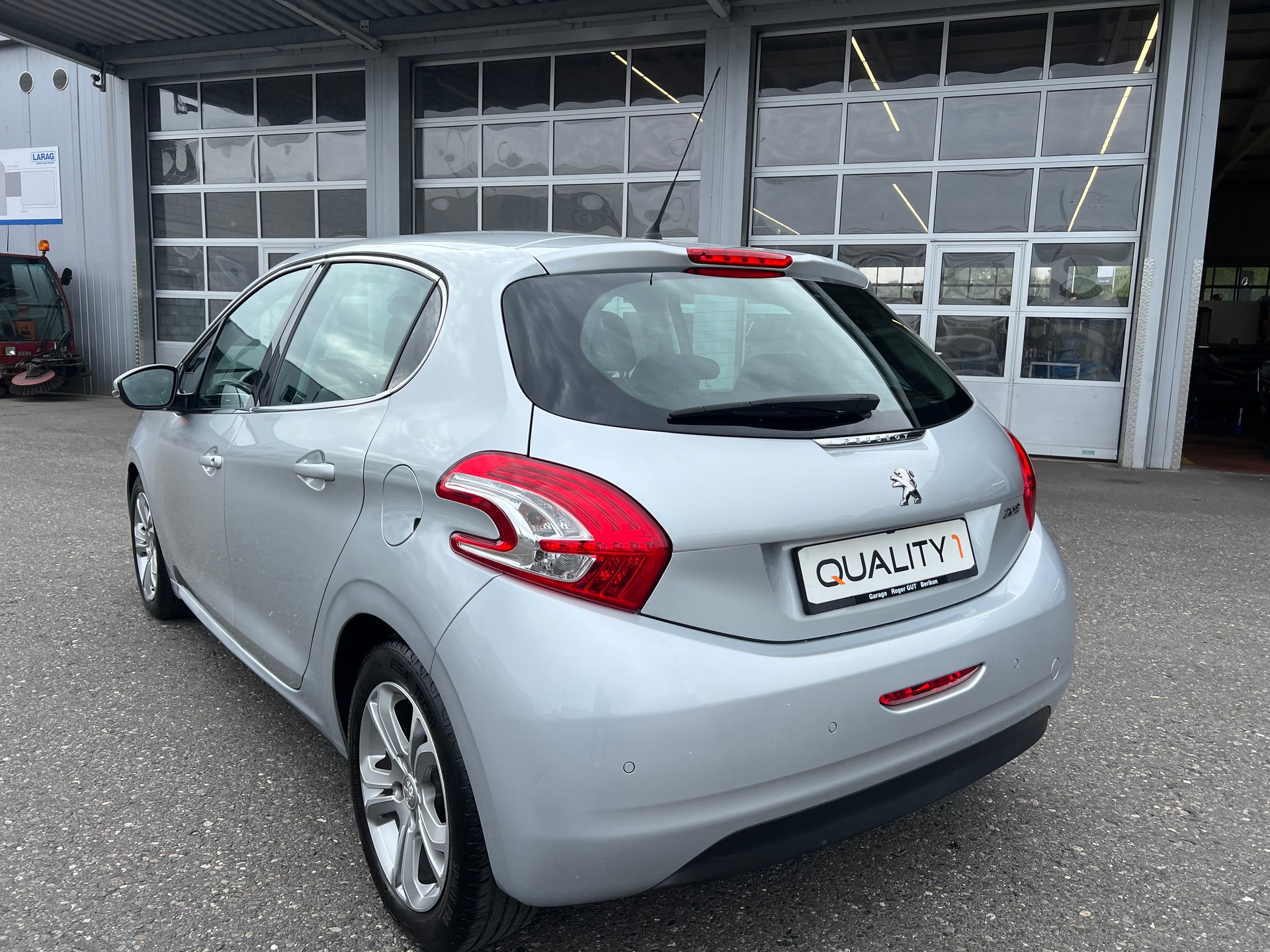 PEUGEOT 208 1.6 VTI Allure Automatik-image-3