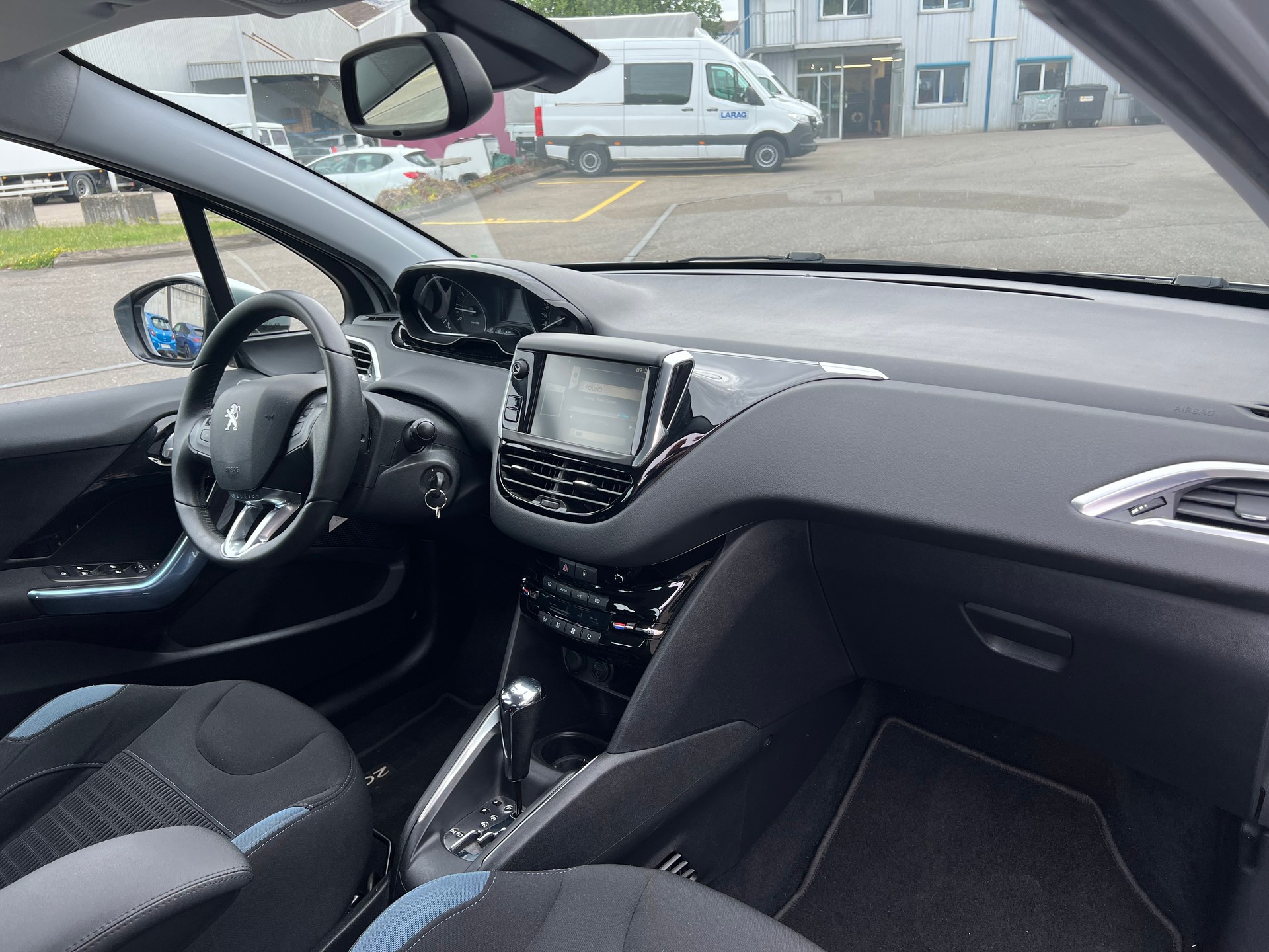 PEUGEOT 208 1.6 VTI Allure Automatik-image-7