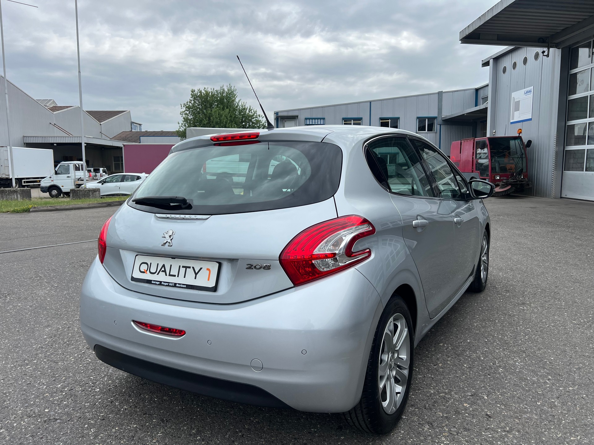 PEUGEOT 208 1.6 VTI Allure Automatik-image-4