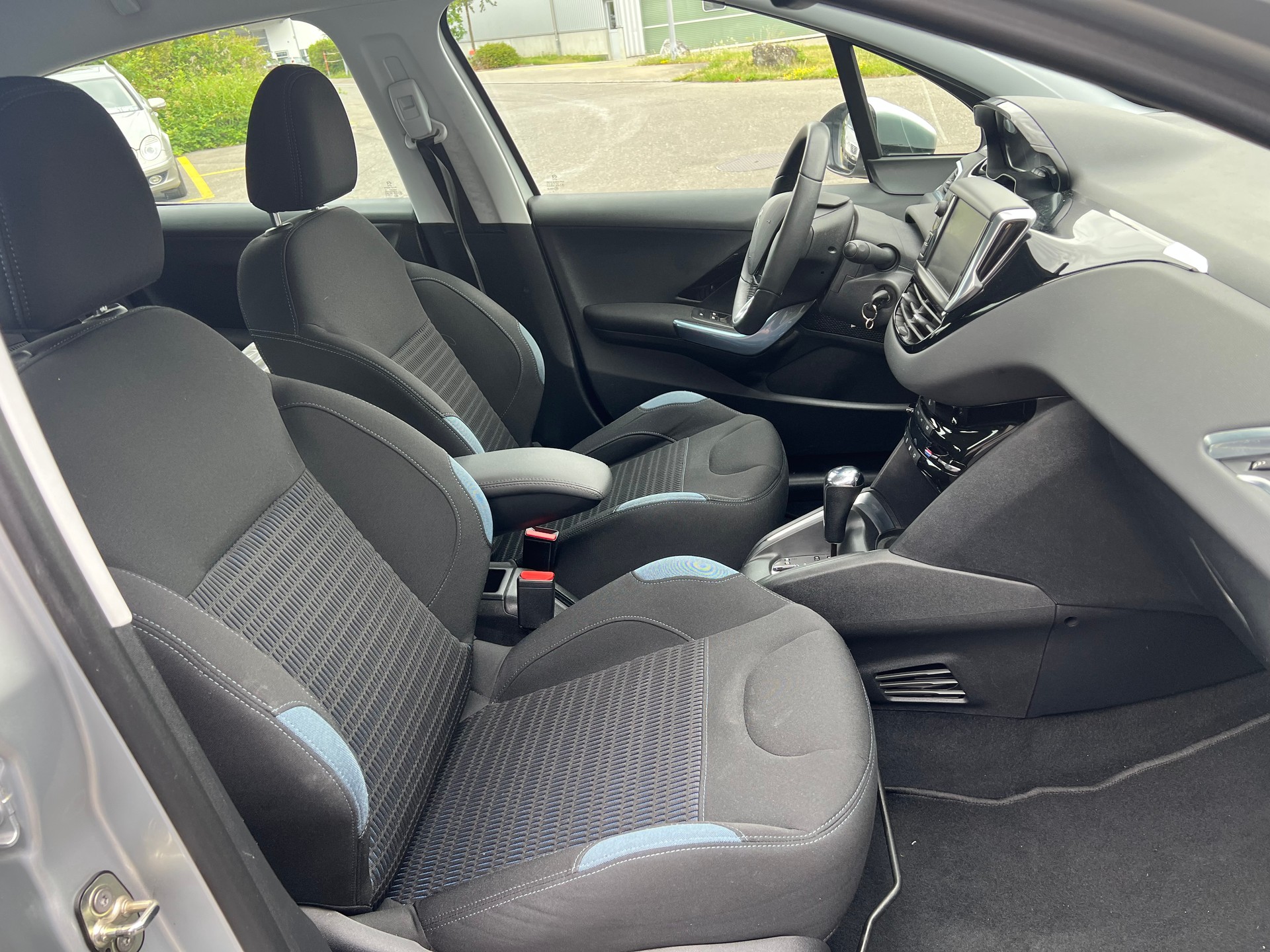 PEUGEOT 208 1.6 VTI Allure Automatik-image-8