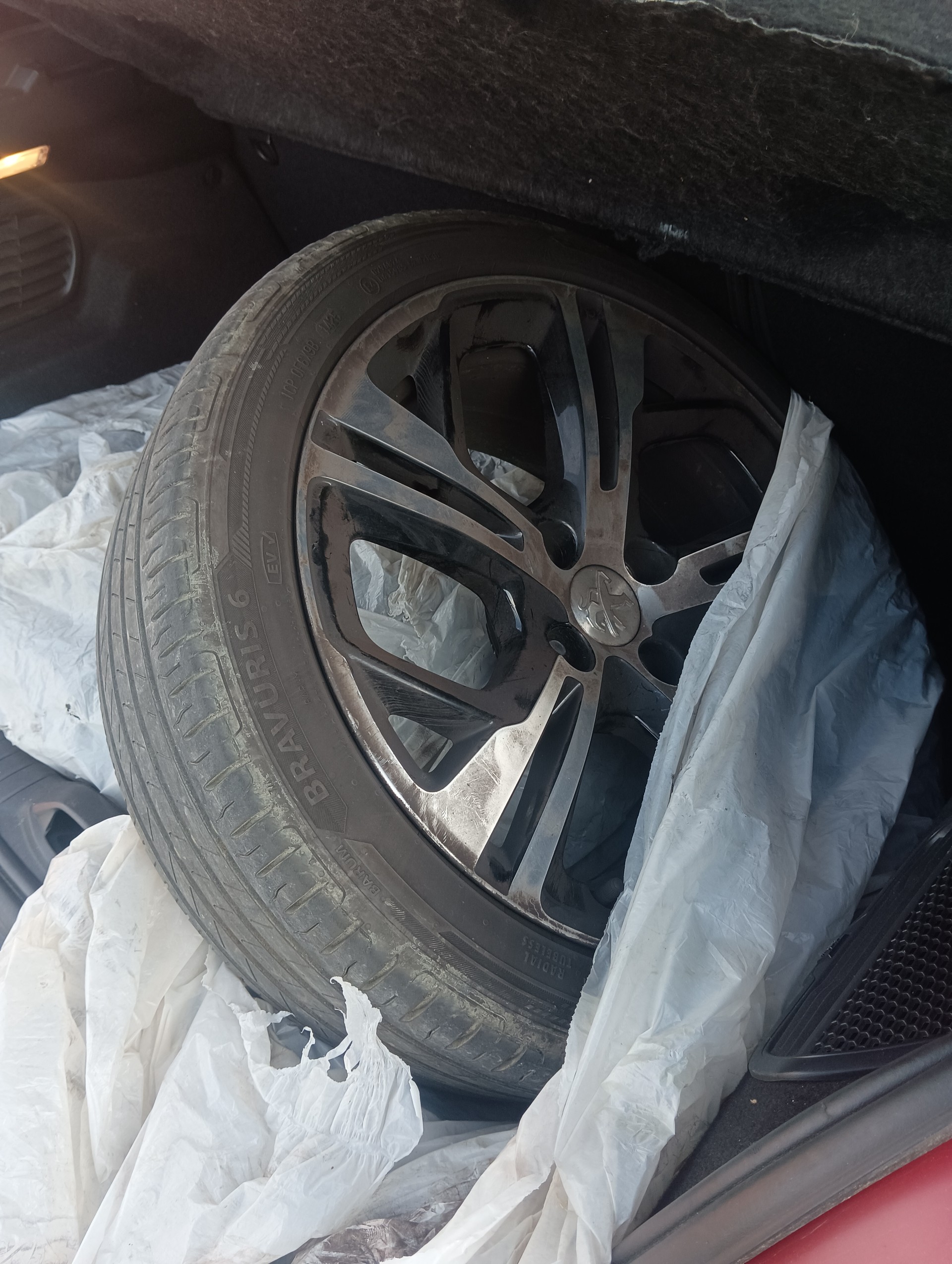 PEUGEOT 208 1.6 Turbo GTi-image-6