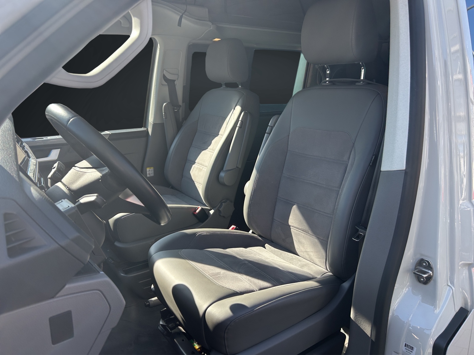 VW T6.1 California 2.0 Bi-TDI Ocean Liberty 4Motion DSG-image-10