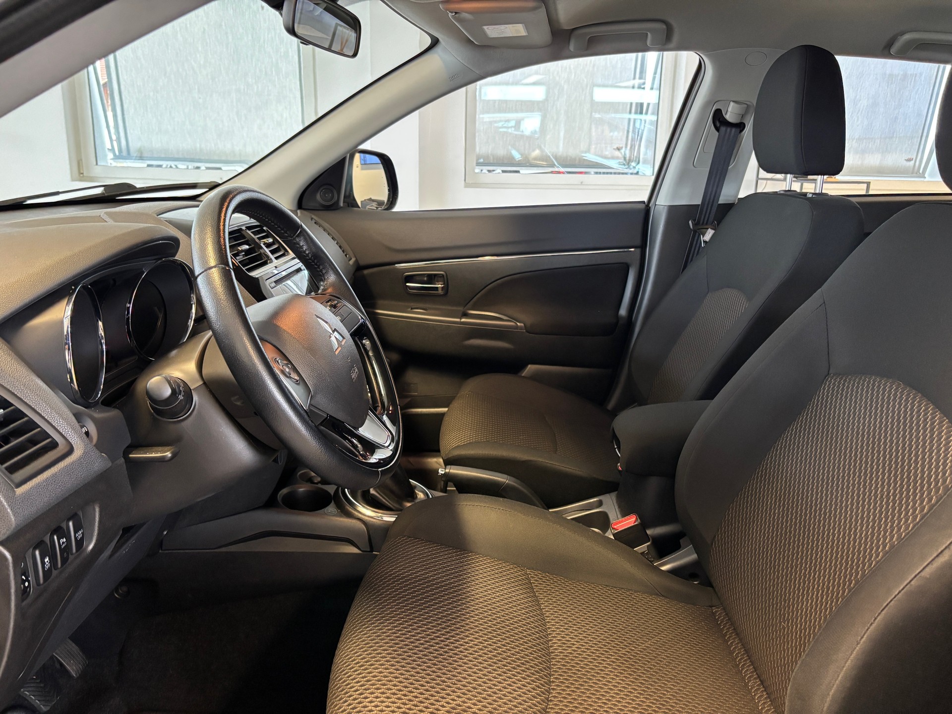 MITSUBISHI ASX 1.6 Value 2WD-image-6
