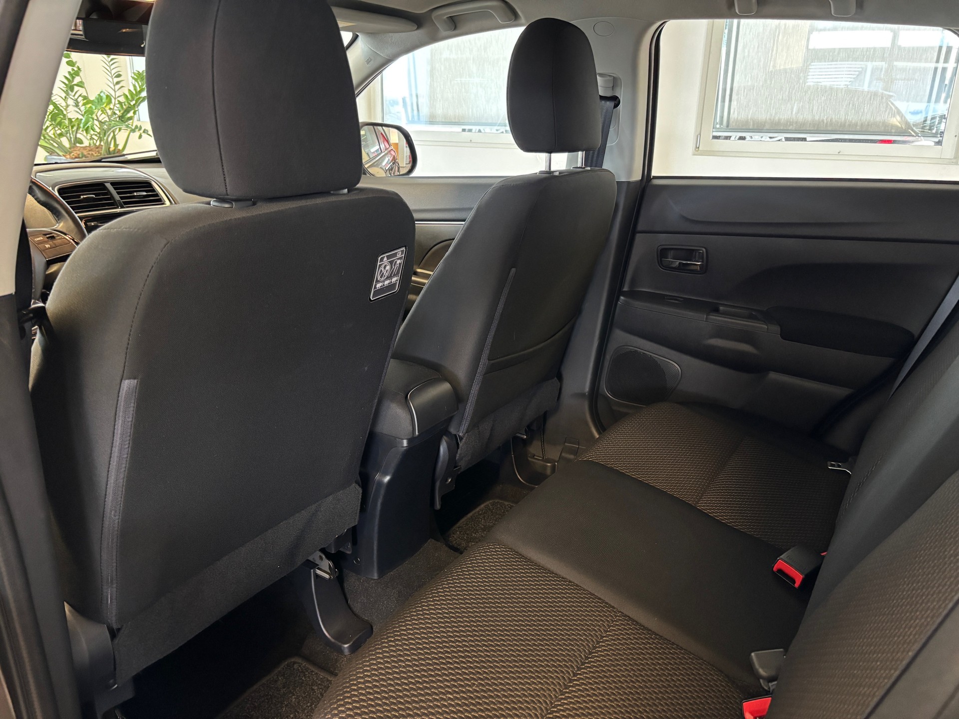 MITSUBISHI ASX 1.6 Value 2WD-image-11