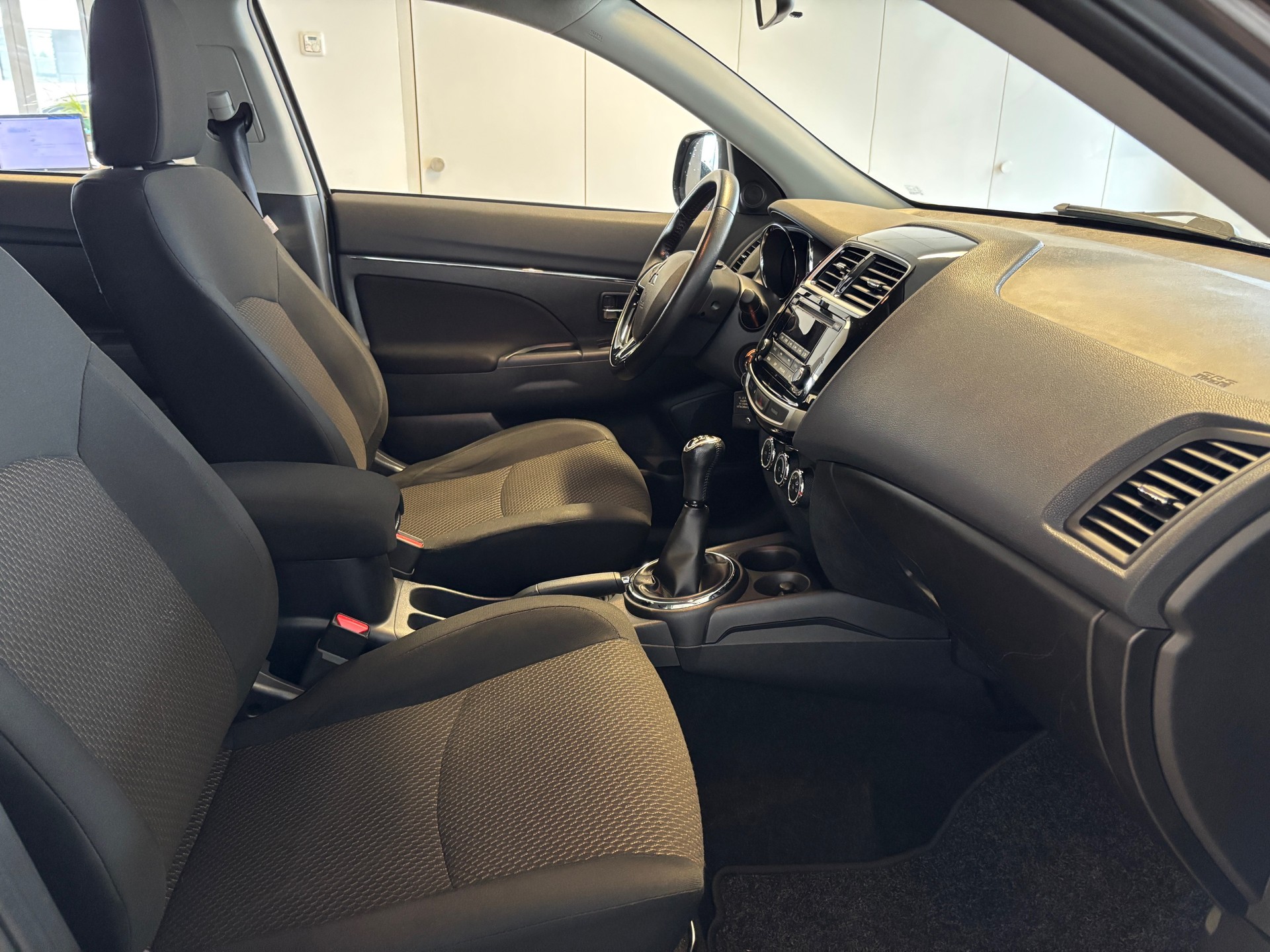 MITSUBISHI ASX 1.6 Value 2WD-image-9