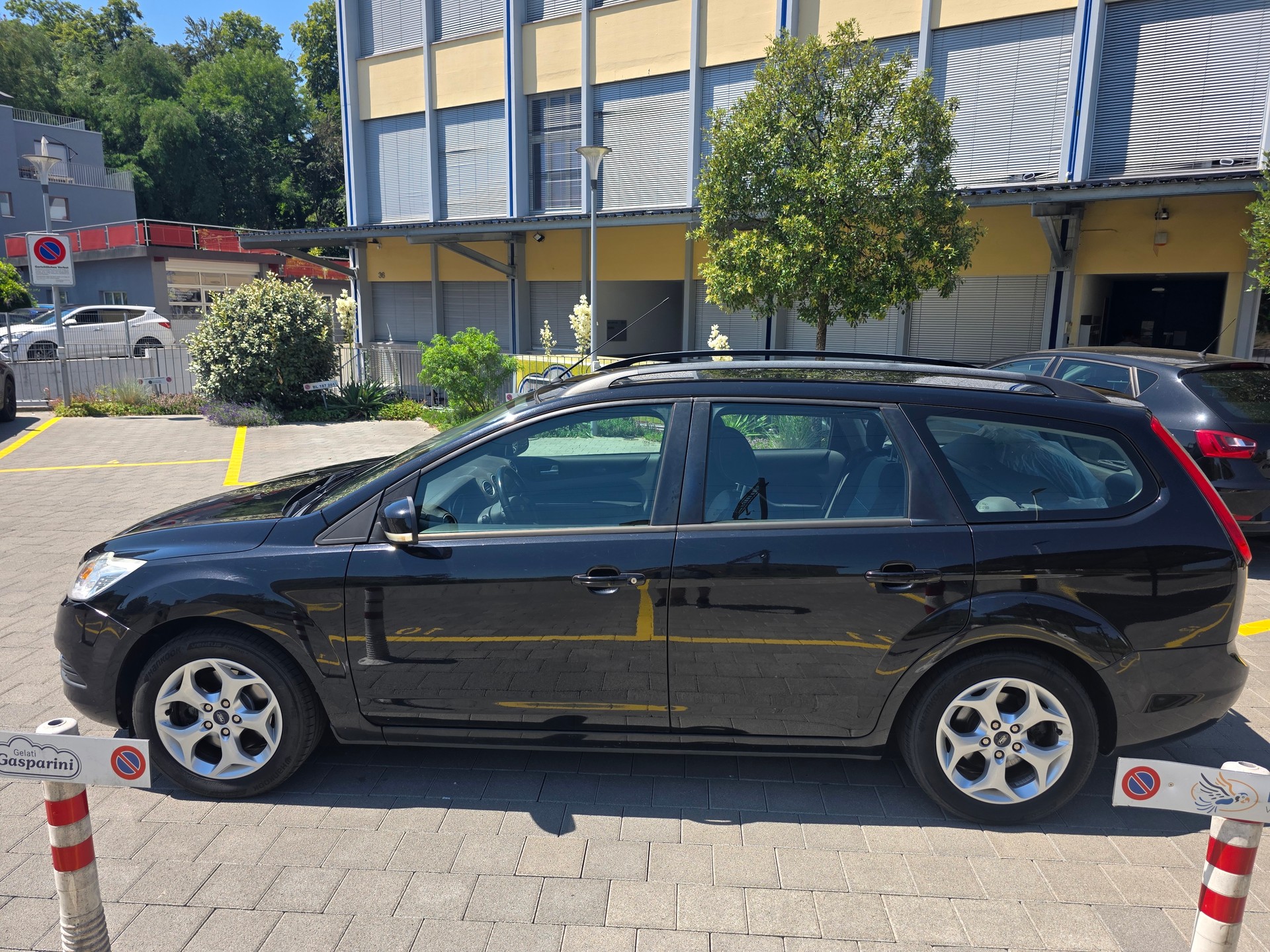 FORD Focus 2.0i Carving*FRISCH MFK UND SERVICE*8 FACH RÄDER*AHK 1400KG*-image-3