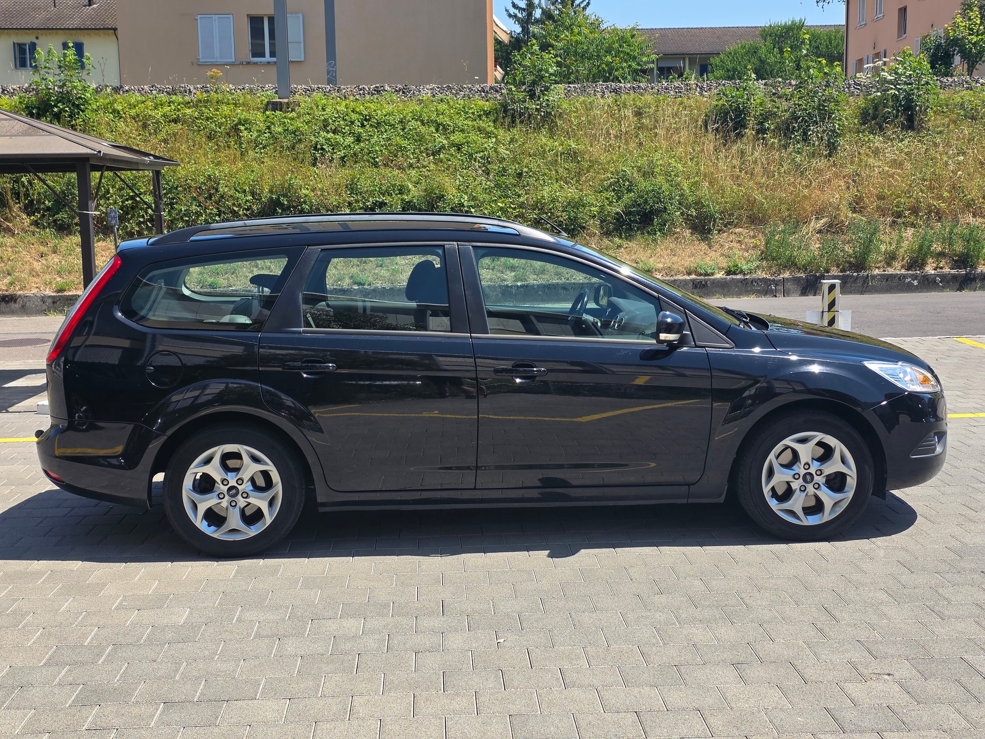 FORD Focus 2.0i Carving*FRISCH MFK UND SERVICE*8 FACH RÄDER*AHK 1400KG*-image-7