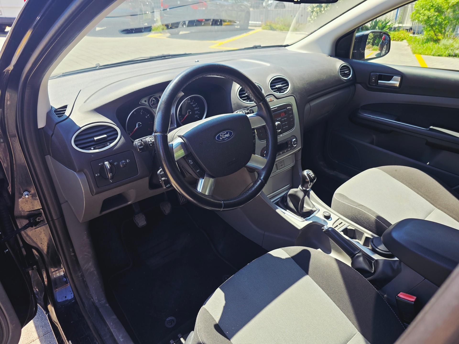 FORD Focus 2.0i Carving*FRISCH MFK UND SERVICE*8 FACH RÄDER*AHK 1400KG*-image-9