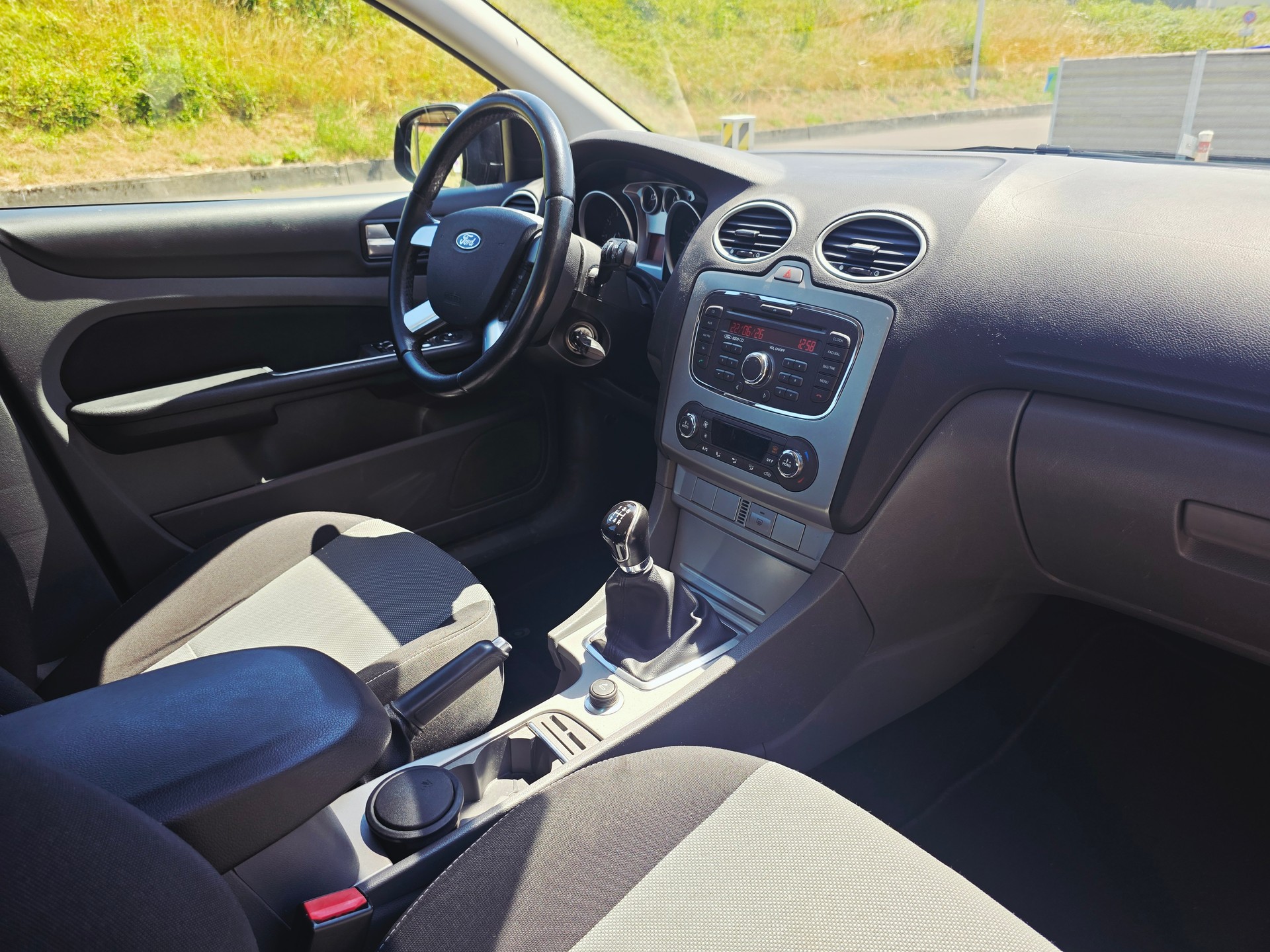 FORD Focus 2.0i Carving*FRISCH MFK UND SERVICE*8 FACH RÄDER*AHK 1400KG*-image-12
