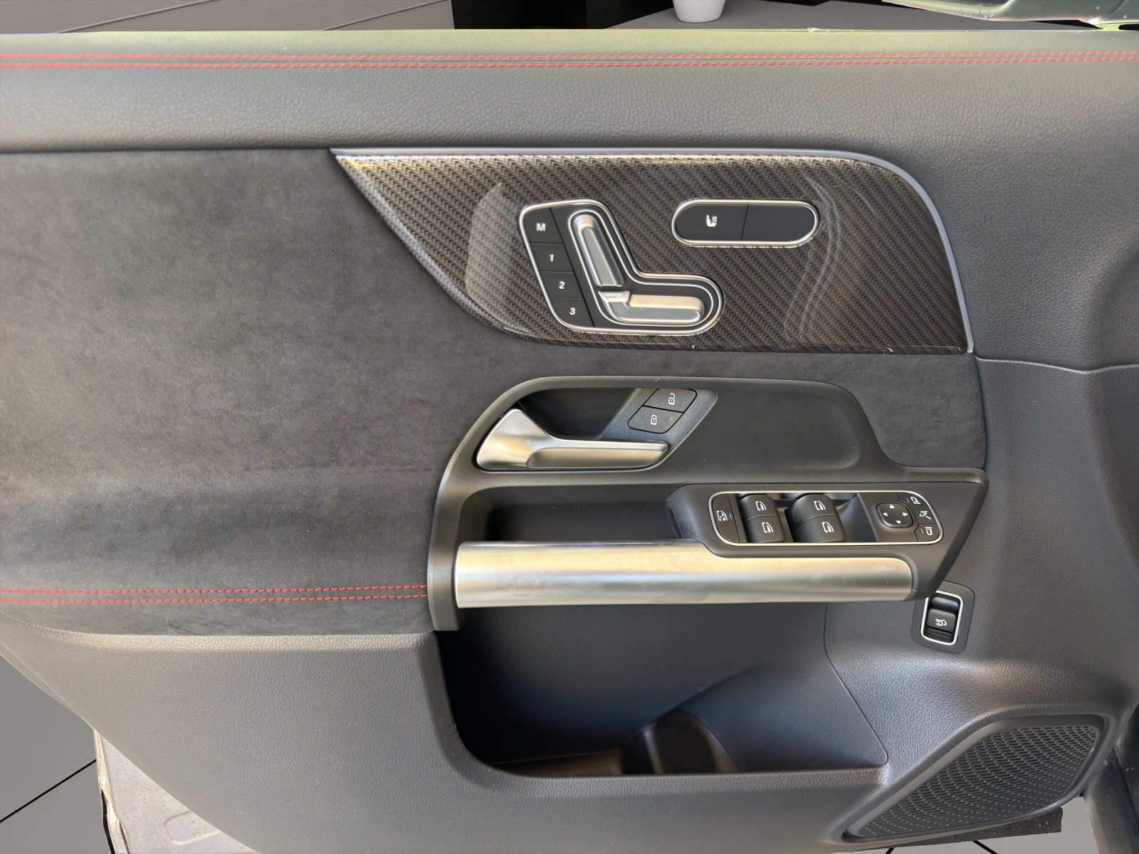 MERCEDES-BENZ GLA 200 Night Star 7G-DCT-image-12