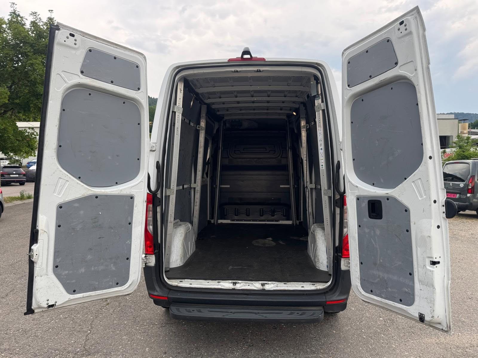 MERCEDES-BENZ Sprinter 314 CDI Standard 9G-TRONIC FWD-image-10