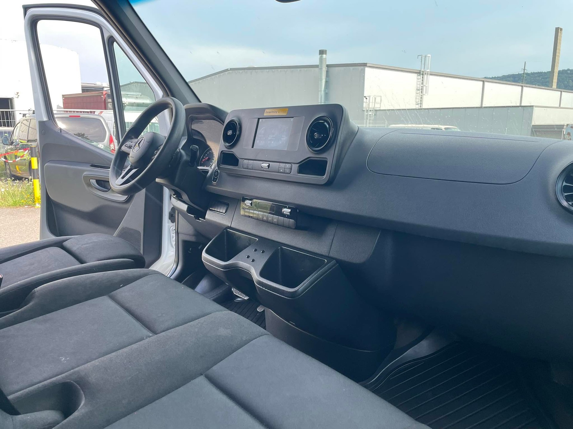 MERCEDES-BENZ Sprinter 314 CDI Standard 9G-TRONIC FWD-image-12