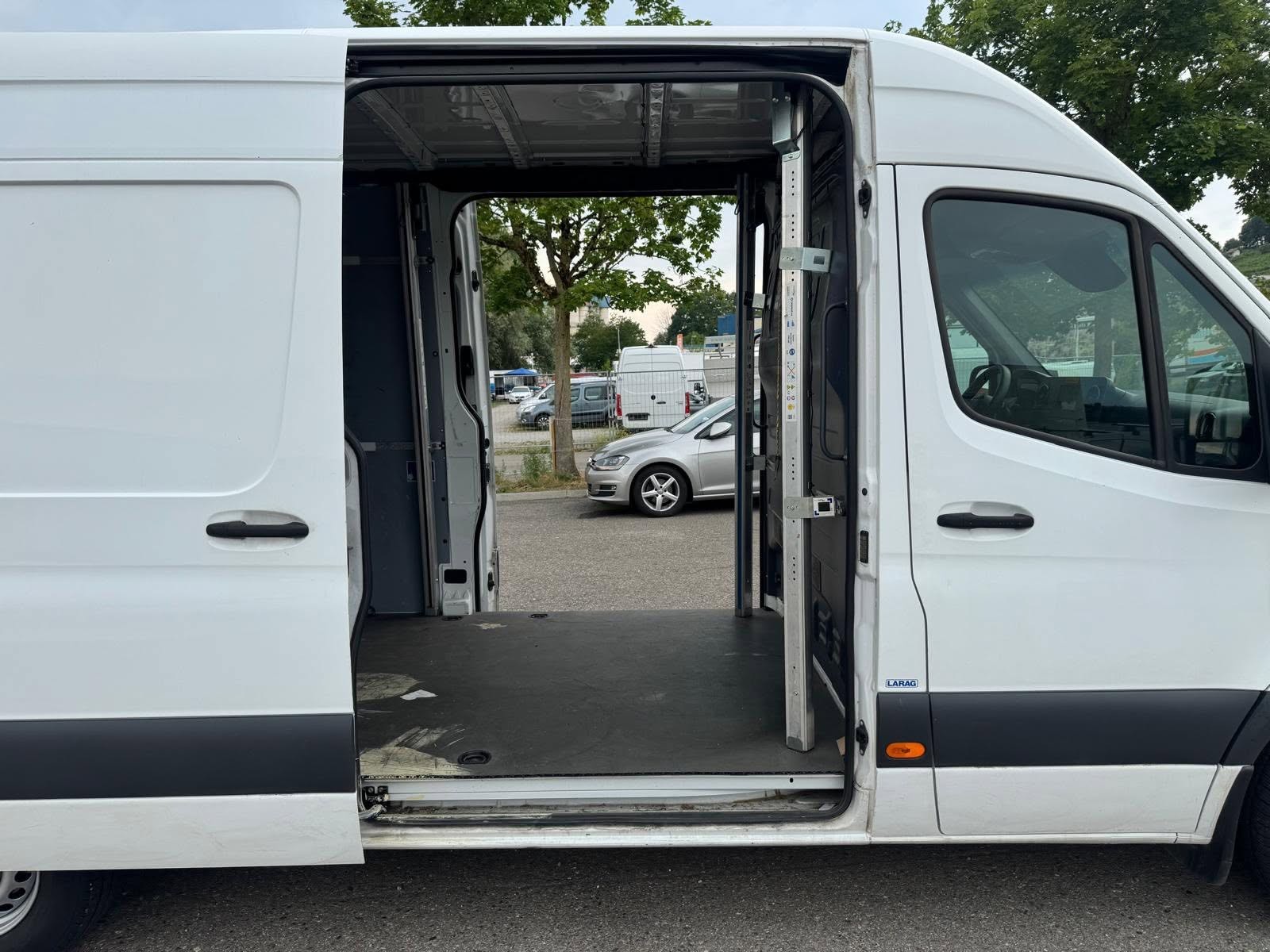 MERCEDES-BENZ Sprinter 314 CDI Standard 9G-TRONIC FWD-image-4