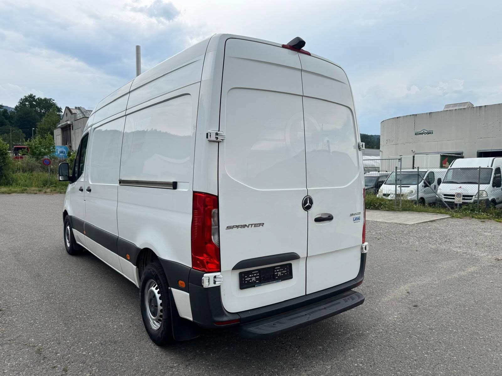 MERCEDES-BENZ Sprinter 314 CDI Standard 9G-TRONIC FWD-image-8
