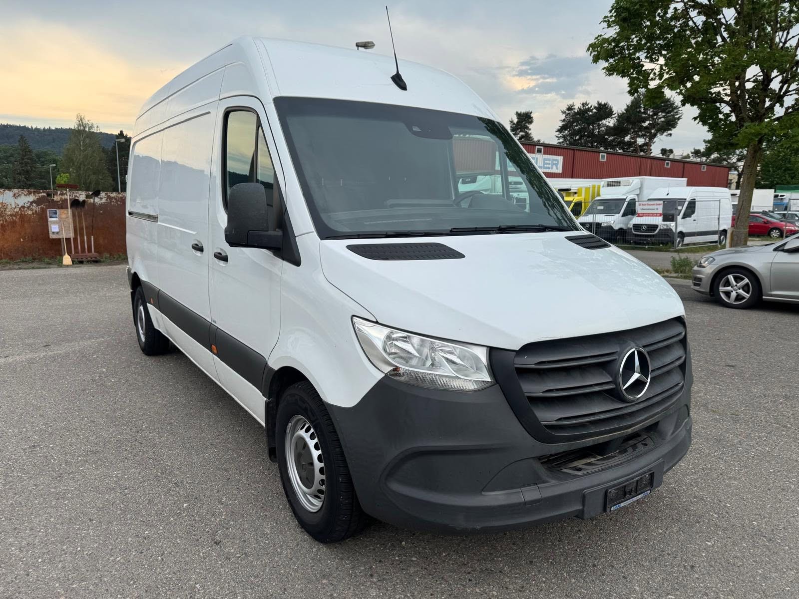 MERCEDES-BENZ Sprinter 314 CDI Standard 9G-TRONIC FWD-image-2