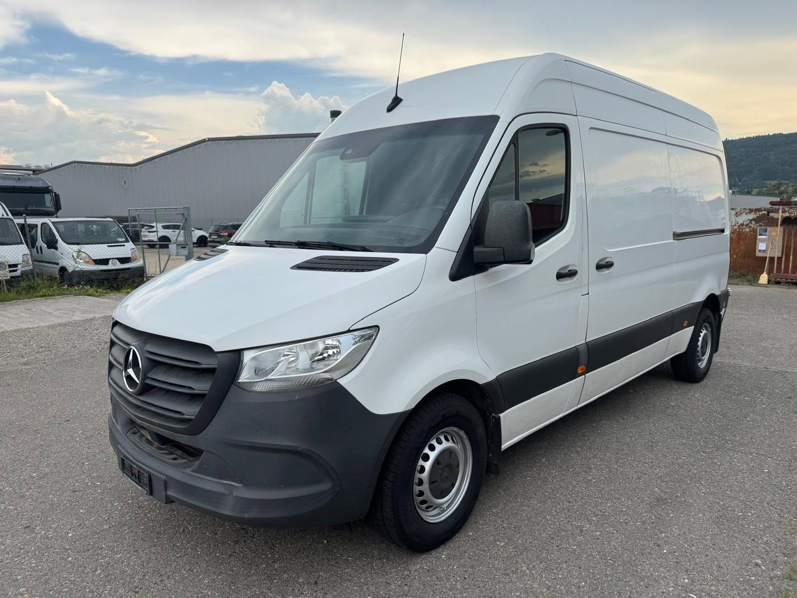 MERCEDES-BENZ Sprinter 314 CDI Standard 9G-TRONIC FWD-image-0