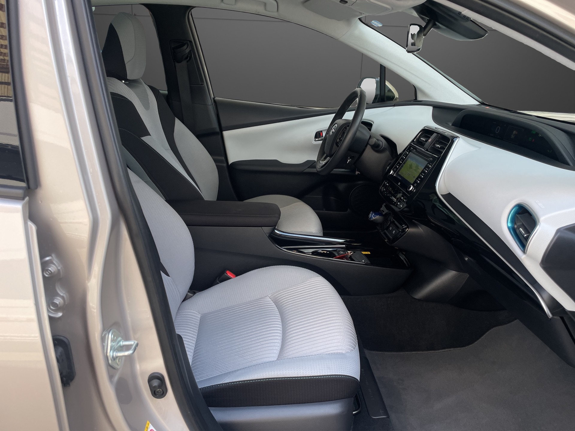 TOYOTA Prius 1.8 VVT-i HSD AWD-i Premium-image-15