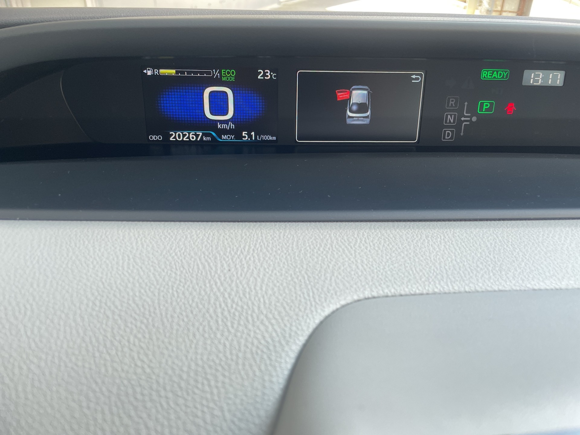 TOYOTA Prius 1.8 VVT-i HSD AWD-i Premium-image-12