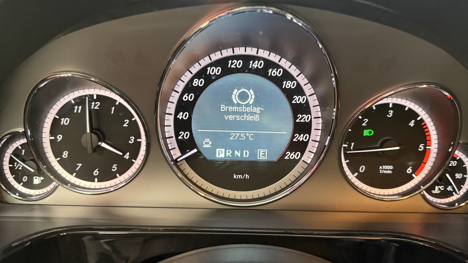 MERCEDES-BENZ E220 CDI kühlerventilator ist lose, ein Injektor ist undicht, Export, Händler oder zum aufbereiten-image-9