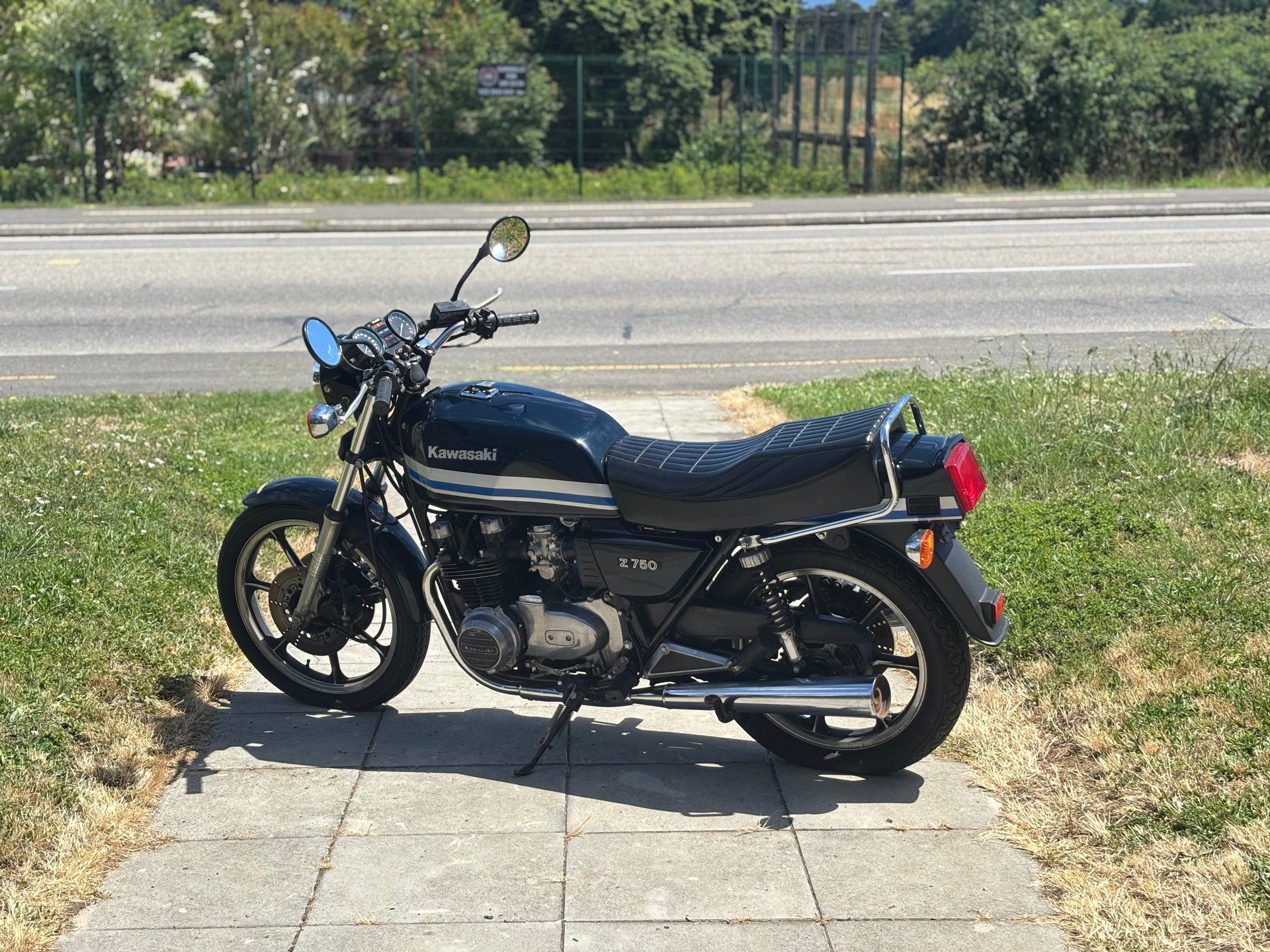 KAWASAKI Z 750-showroom-element-3