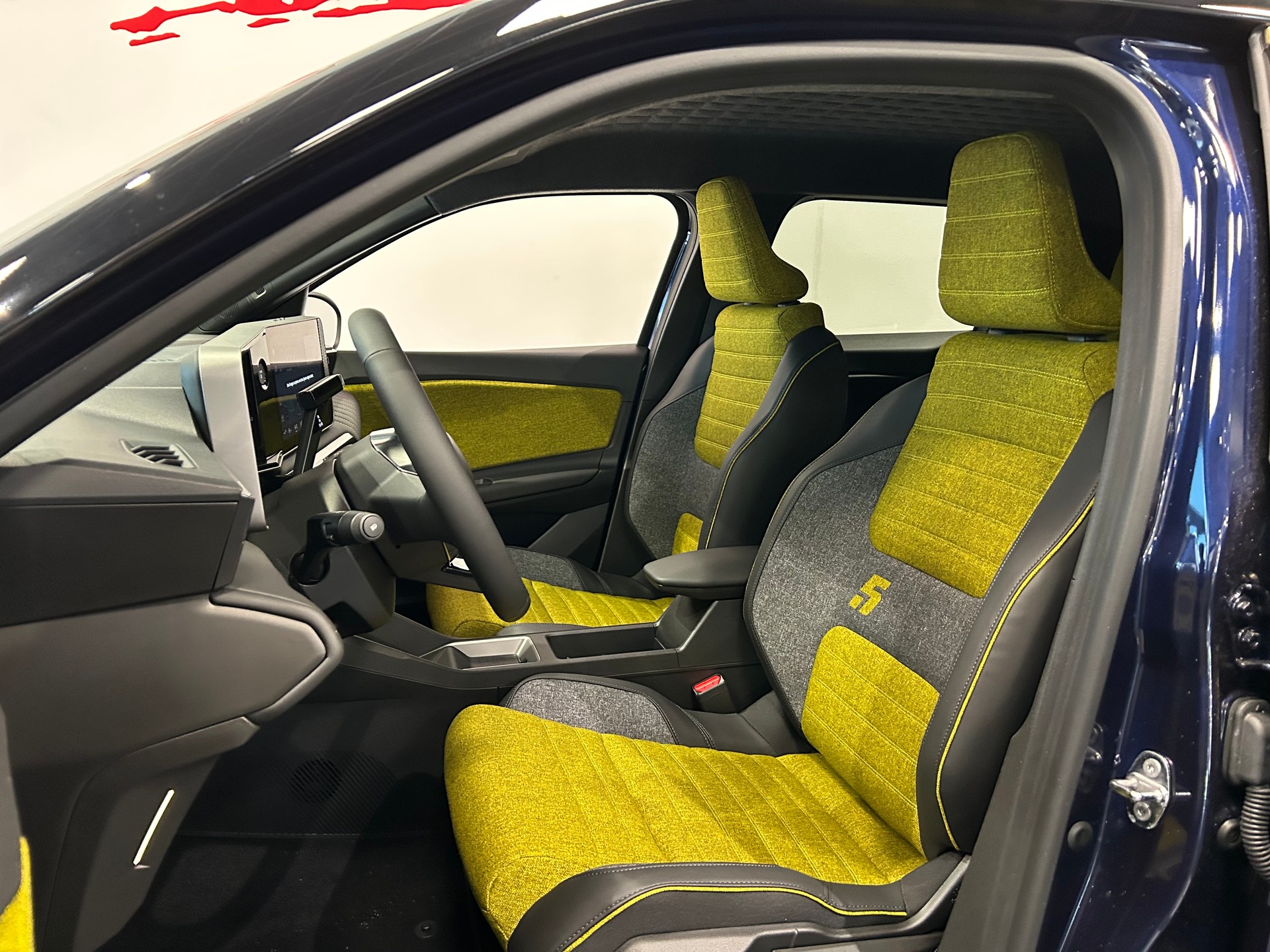 RENAULT R5 E-Tech Comfort Range 52 kWh Iconic Five-image-9