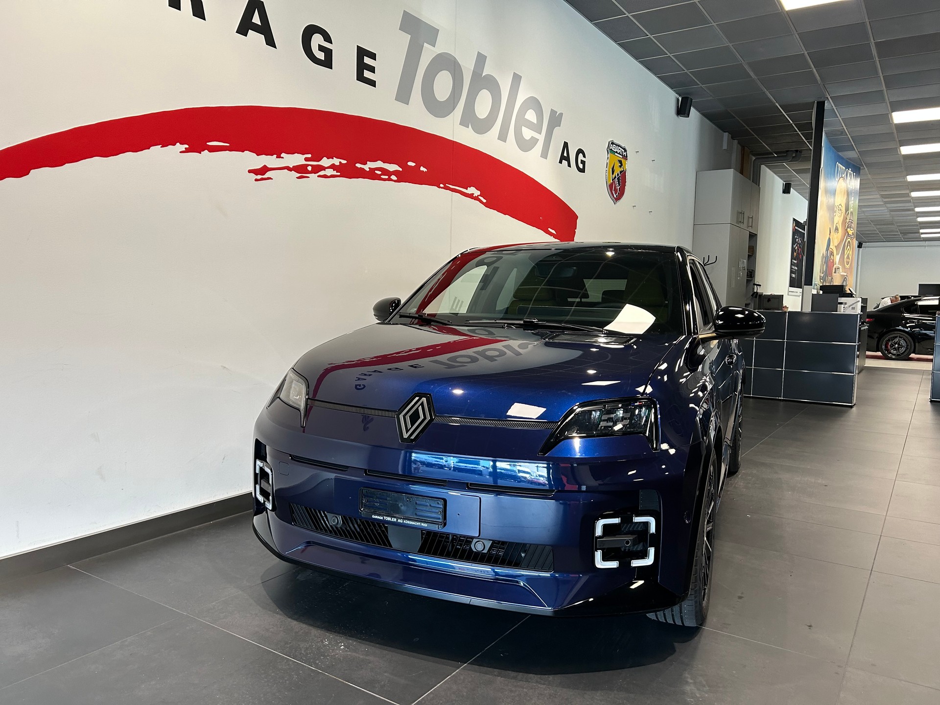 RENAULT R5 E-Tech Comfort Range 52 kWh Iconic Five-showroom-element-3