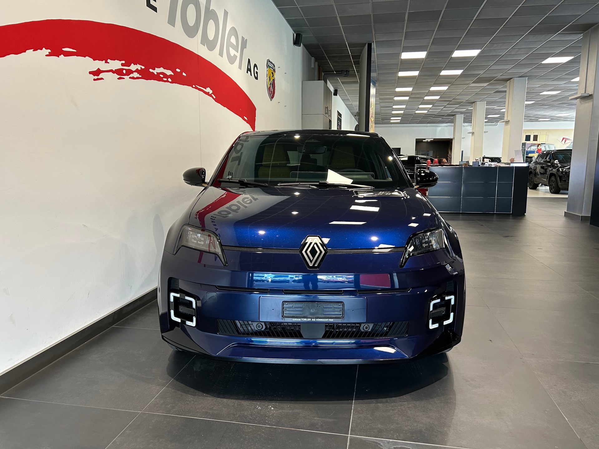 RENAULT R5 E-Tech Comfort Range 52 kWh Iconic Five-image-4