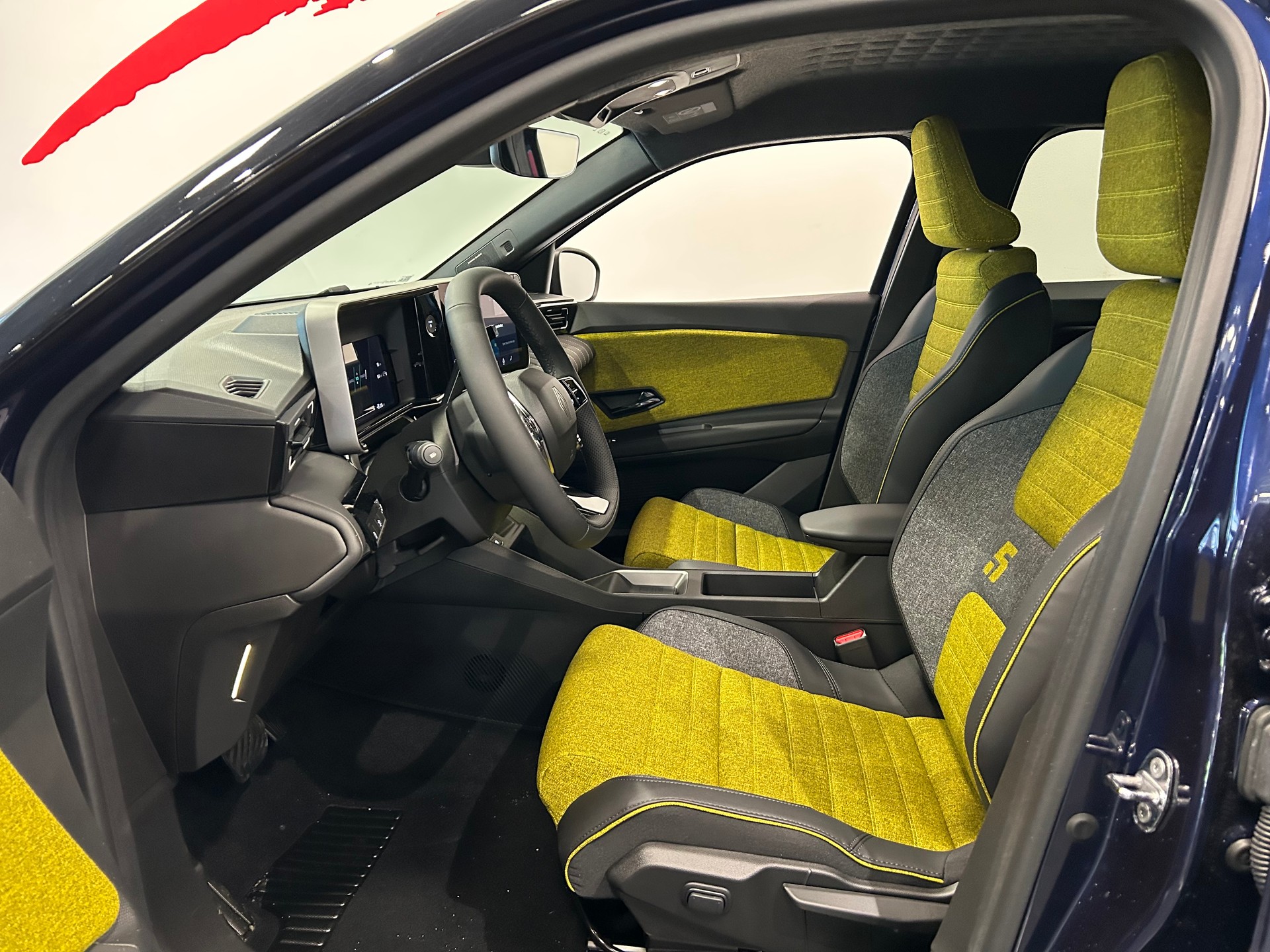 RENAULT R5 E-Tech Comfort Range 52 kWh Iconic Five-image-8