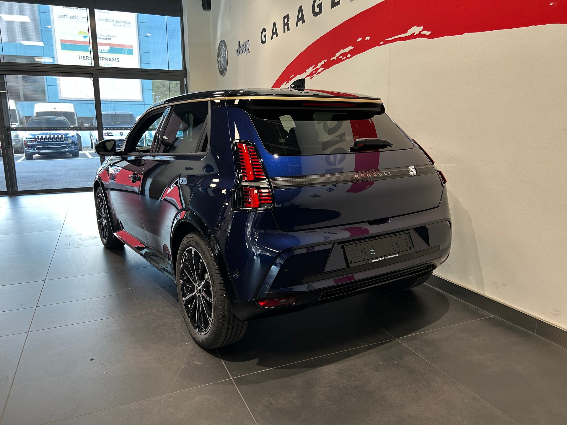 RENAULT R5 E-Tech Comfort Range 52 kWh Iconic Five-image-17