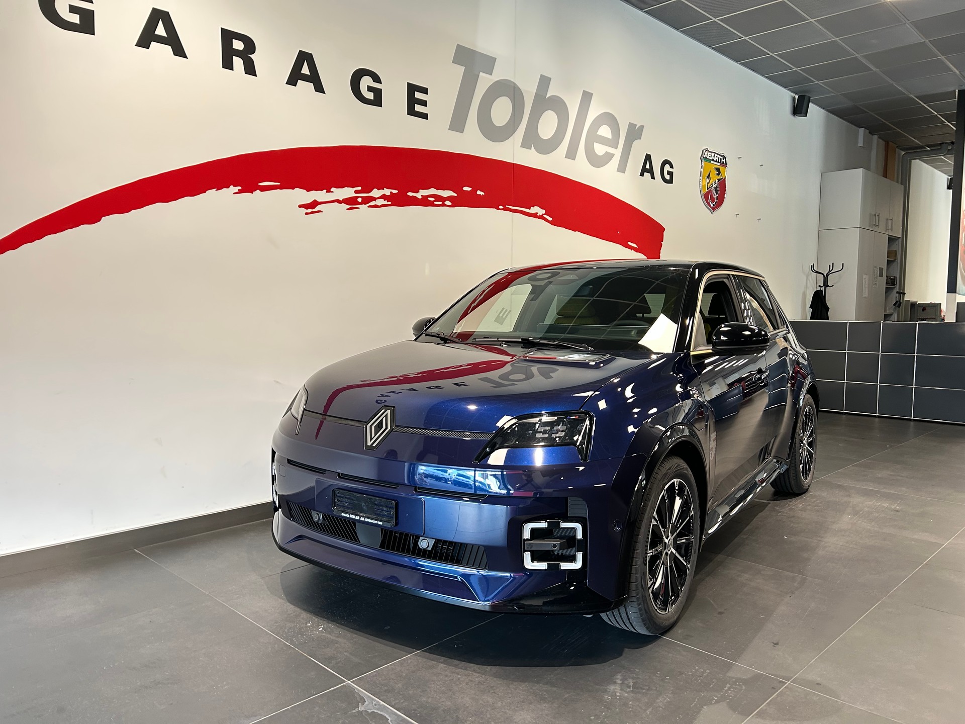 RENAULT R5 E-Tech Comfort Range 52 kWh Iconic Five-showroom-element-2