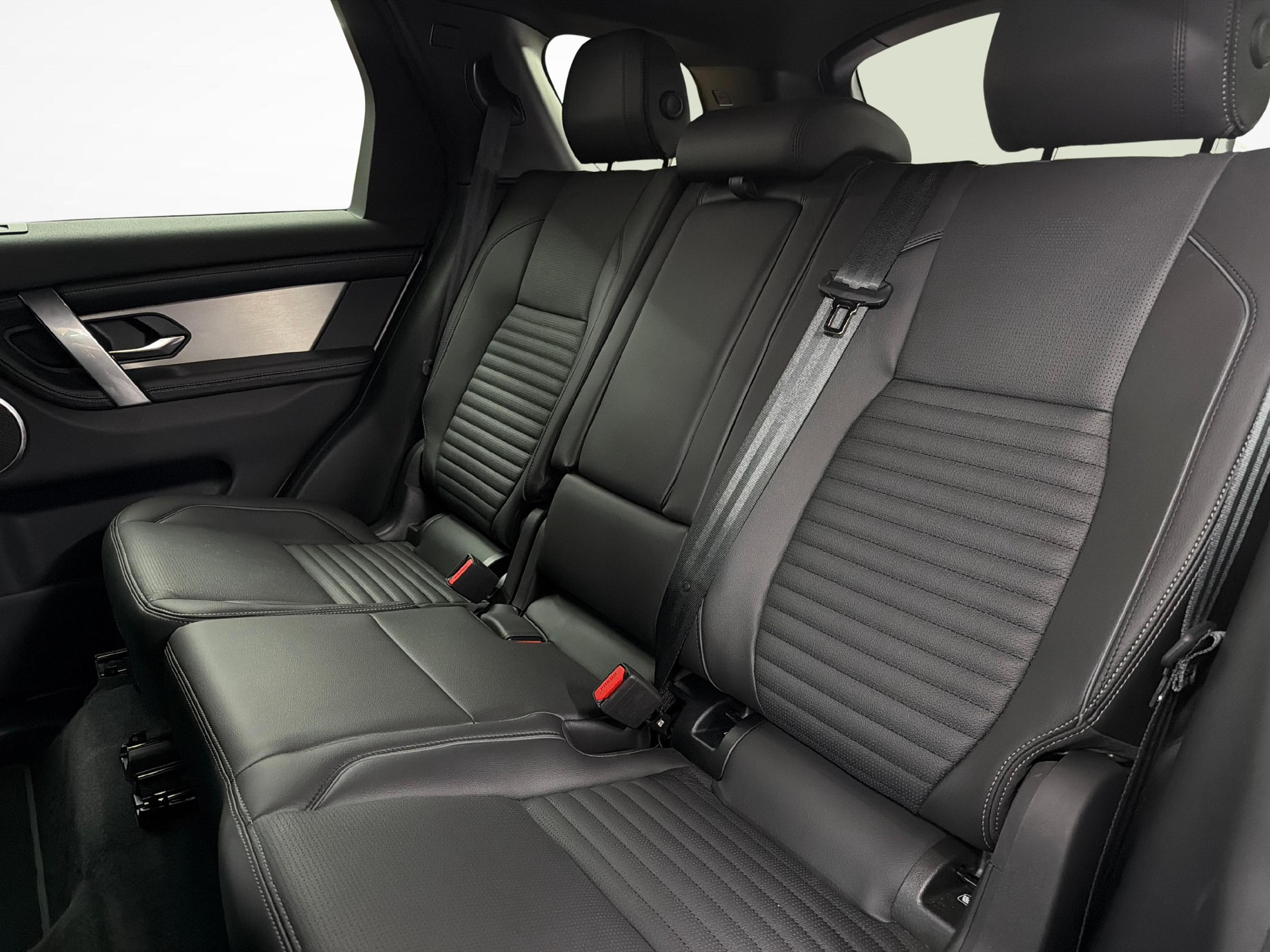 LAND ROVER Discovery Sport 1.5 T 270e Dynamic SE-image-10