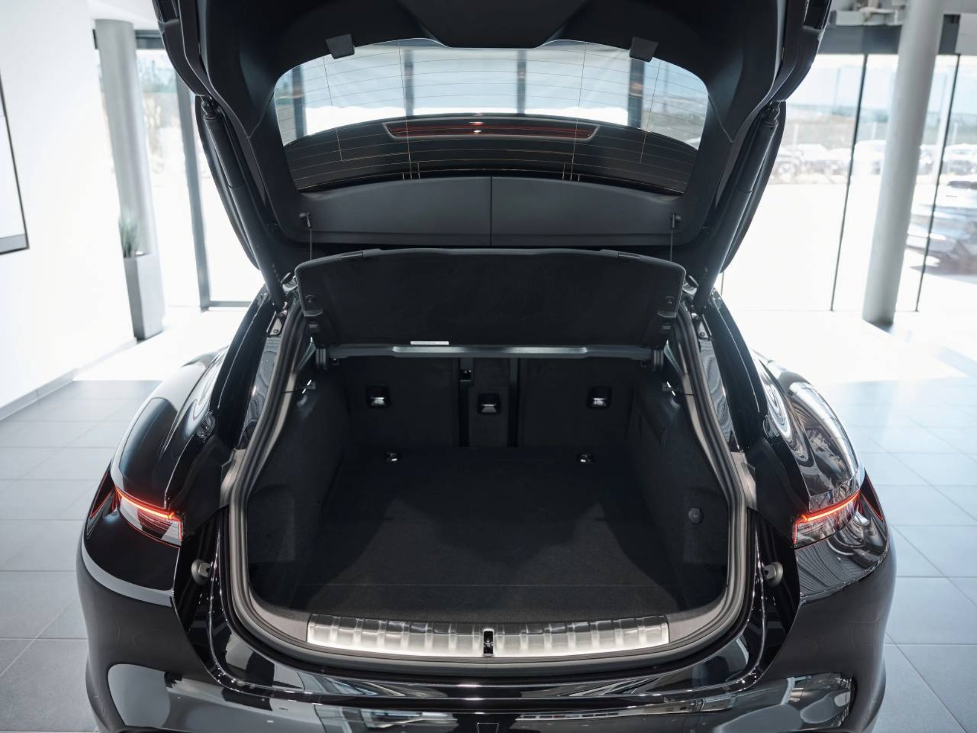PORSCHE Taycan 4S Sport Turismo Black Edition-image-6