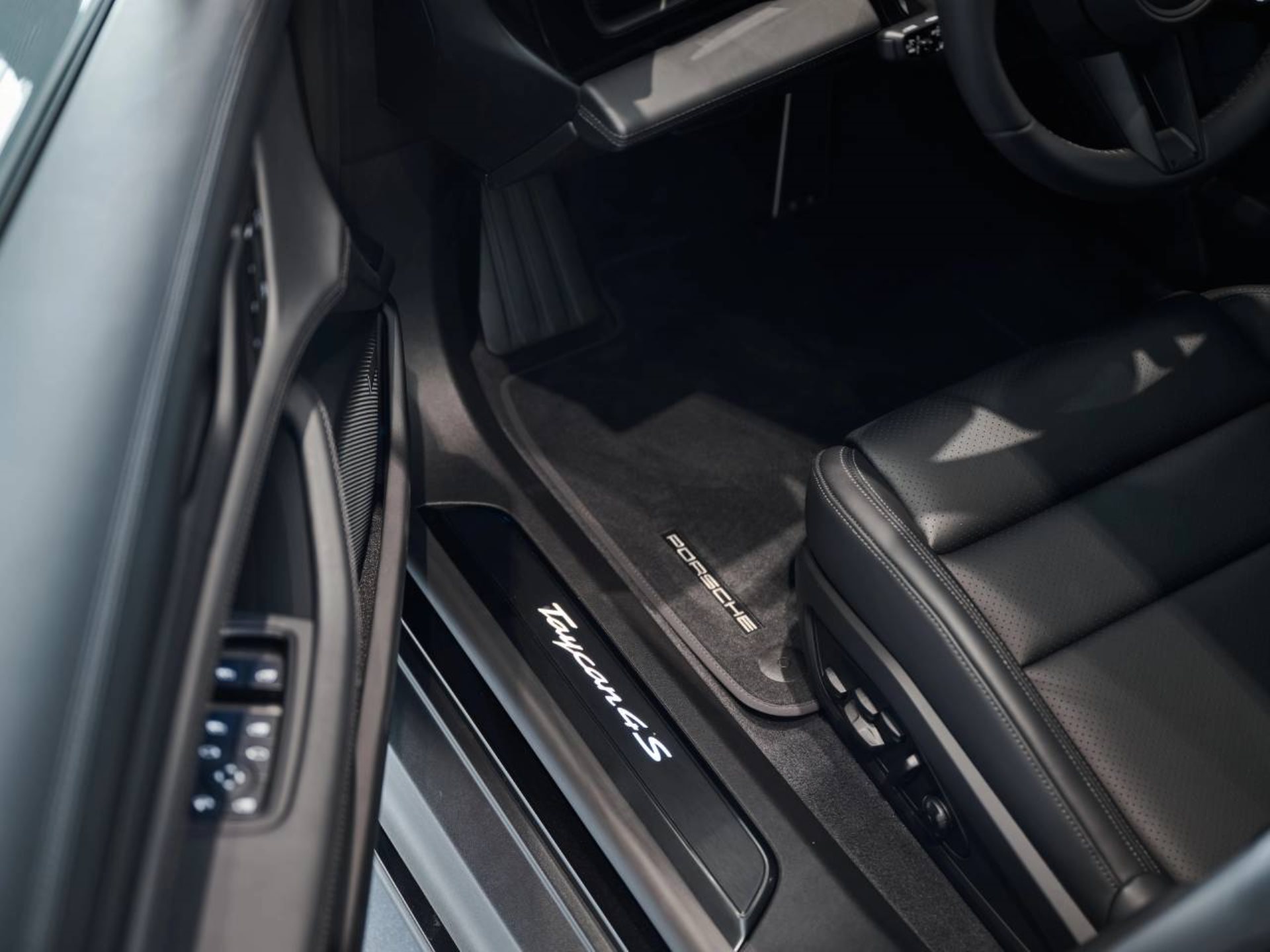 PORSCHE Taycan 4S Sport Turismo Black Edition-image-20