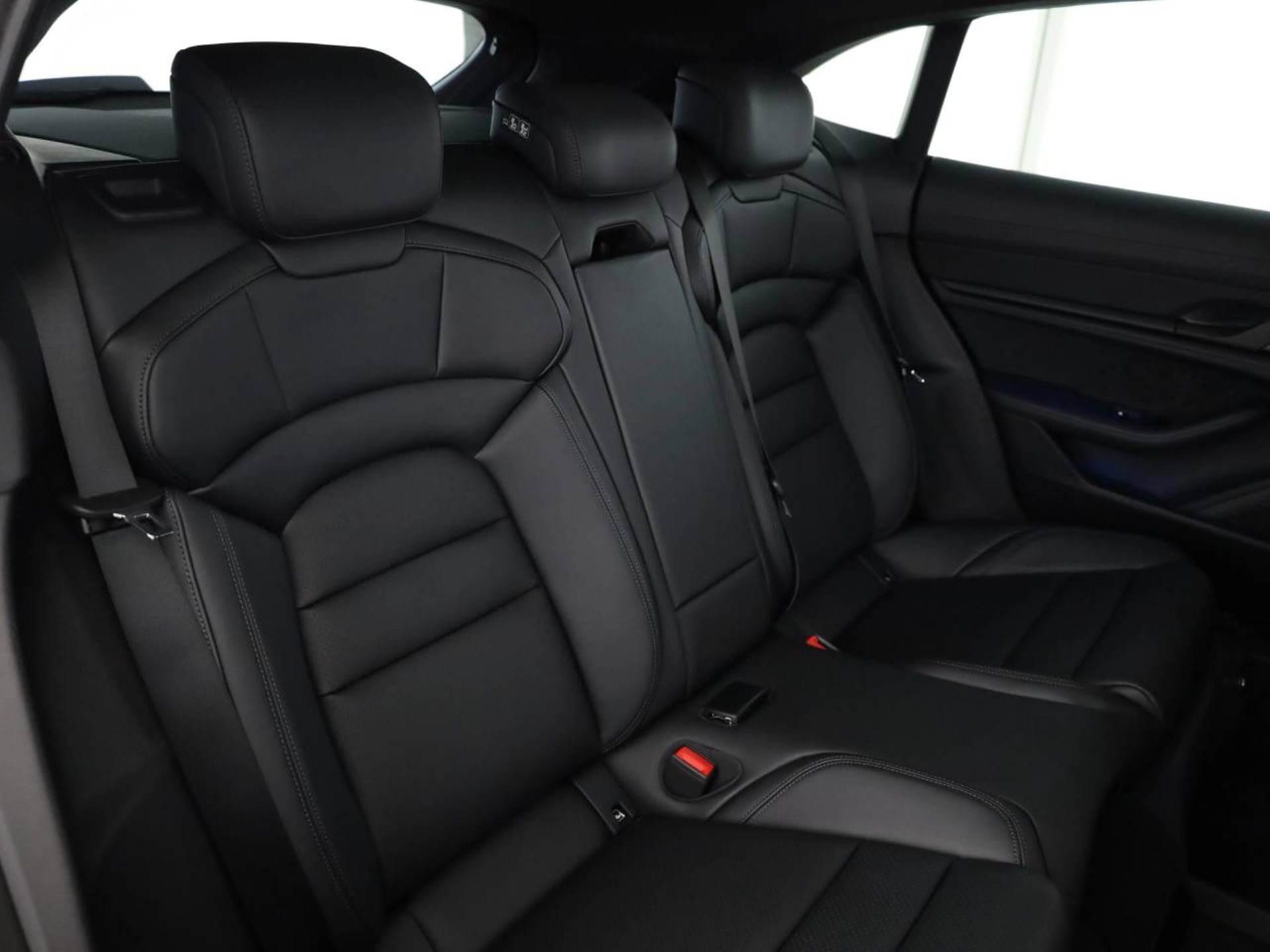PORSCHE Taycan 4S Sport Turismo Black Edition-image-22