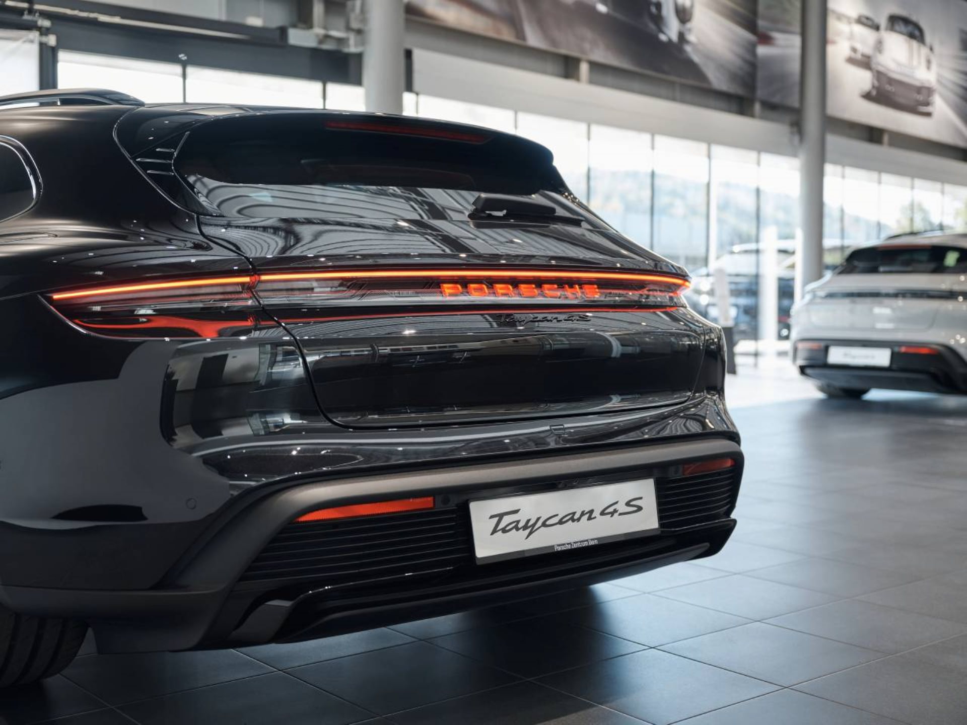 PORSCHE Taycan 4S Sport Turismo Black Edition-image-27