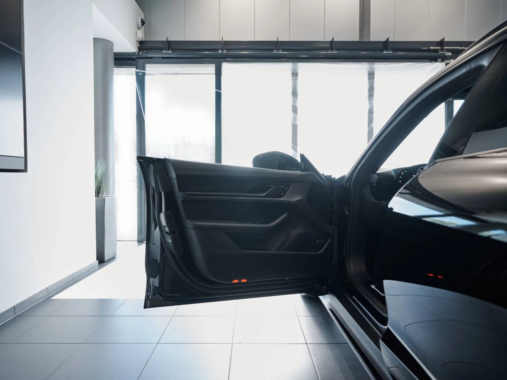 PORSCHE Taycan 4S Sport Turismo Black Edition-image-19