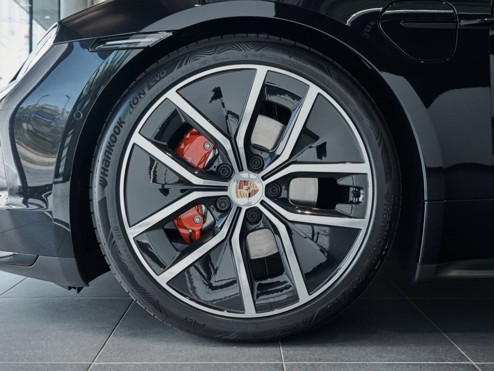 PORSCHE Taycan 4S Sport Turismo Black Edition-image-31