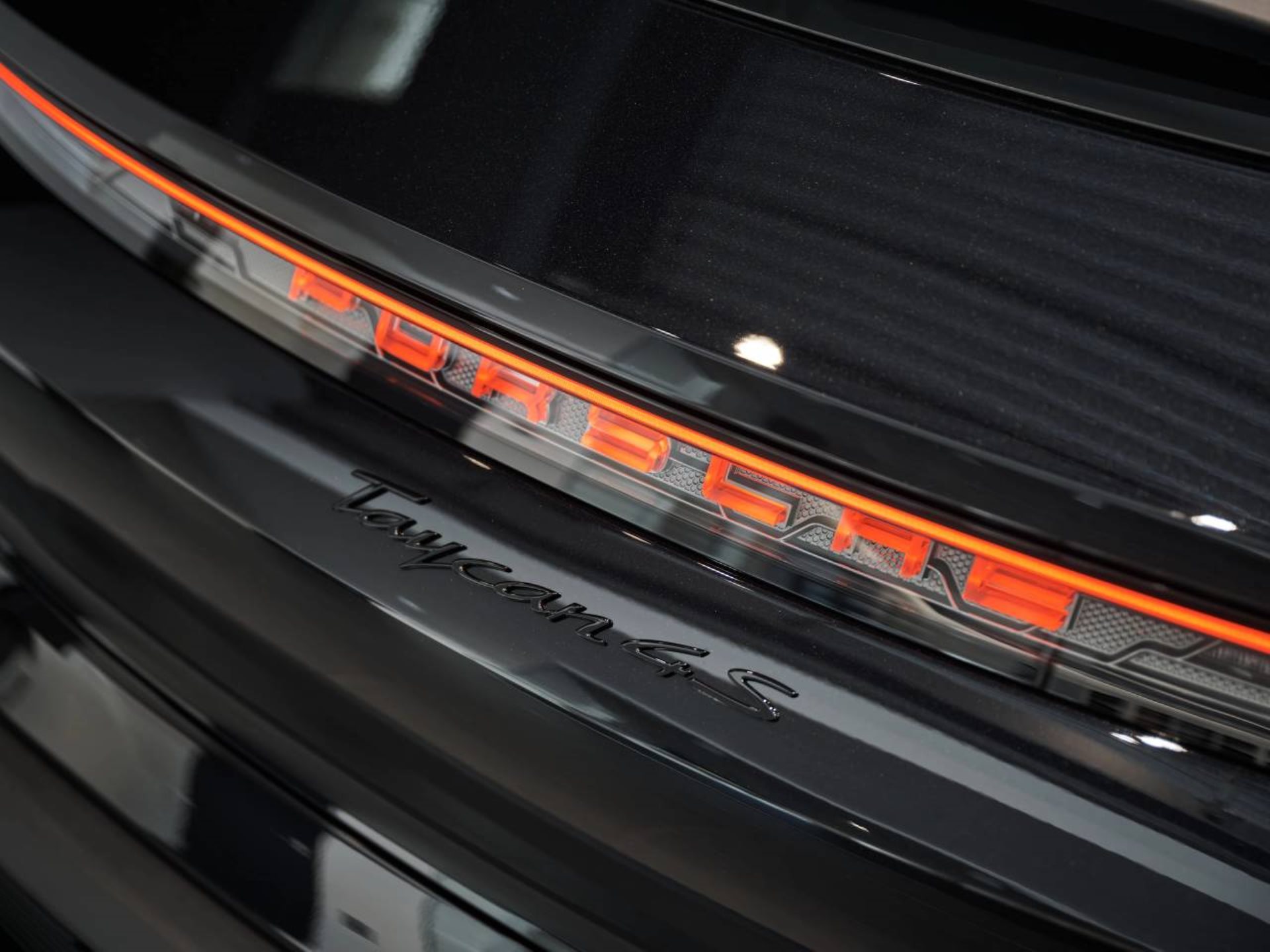 PORSCHE Taycan 4S Sport Turismo Black Edition-image-28