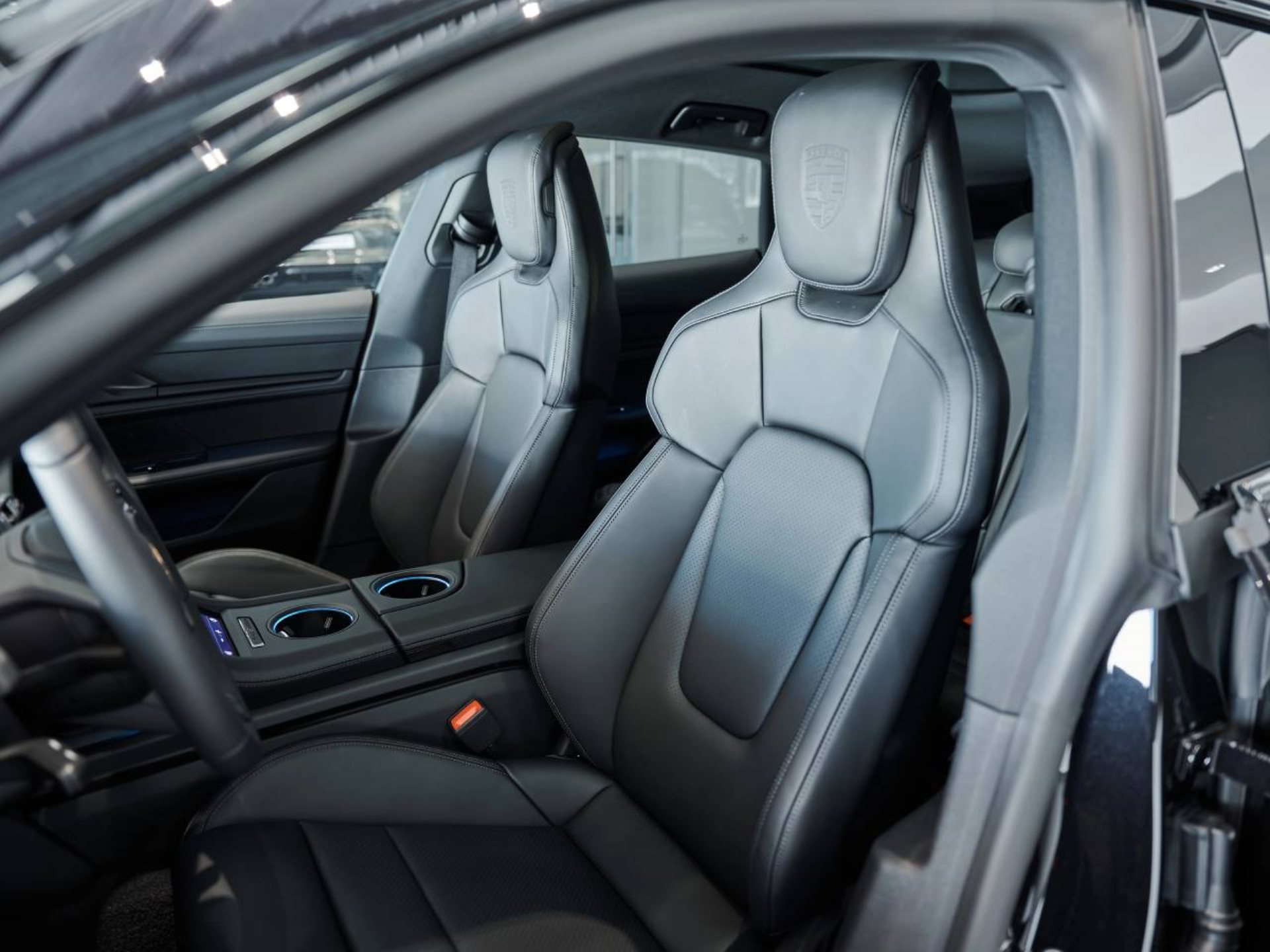 PORSCHE Taycan 4S Sport Turismo Black Edition-image-4
