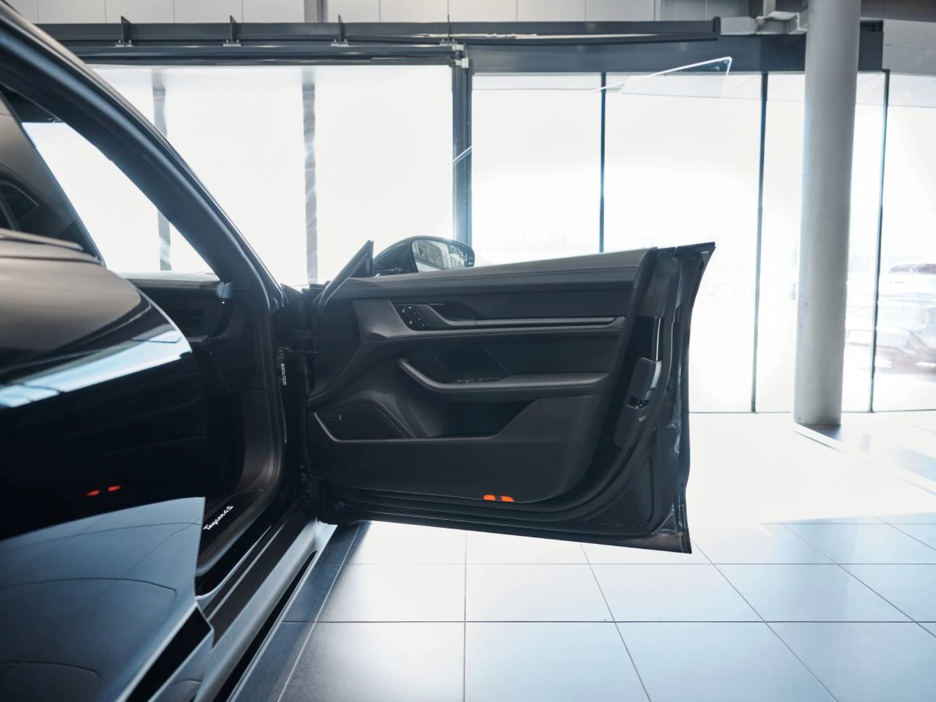 PORSCHE Taycan 4S Sport Turismo Black Edition-image-21