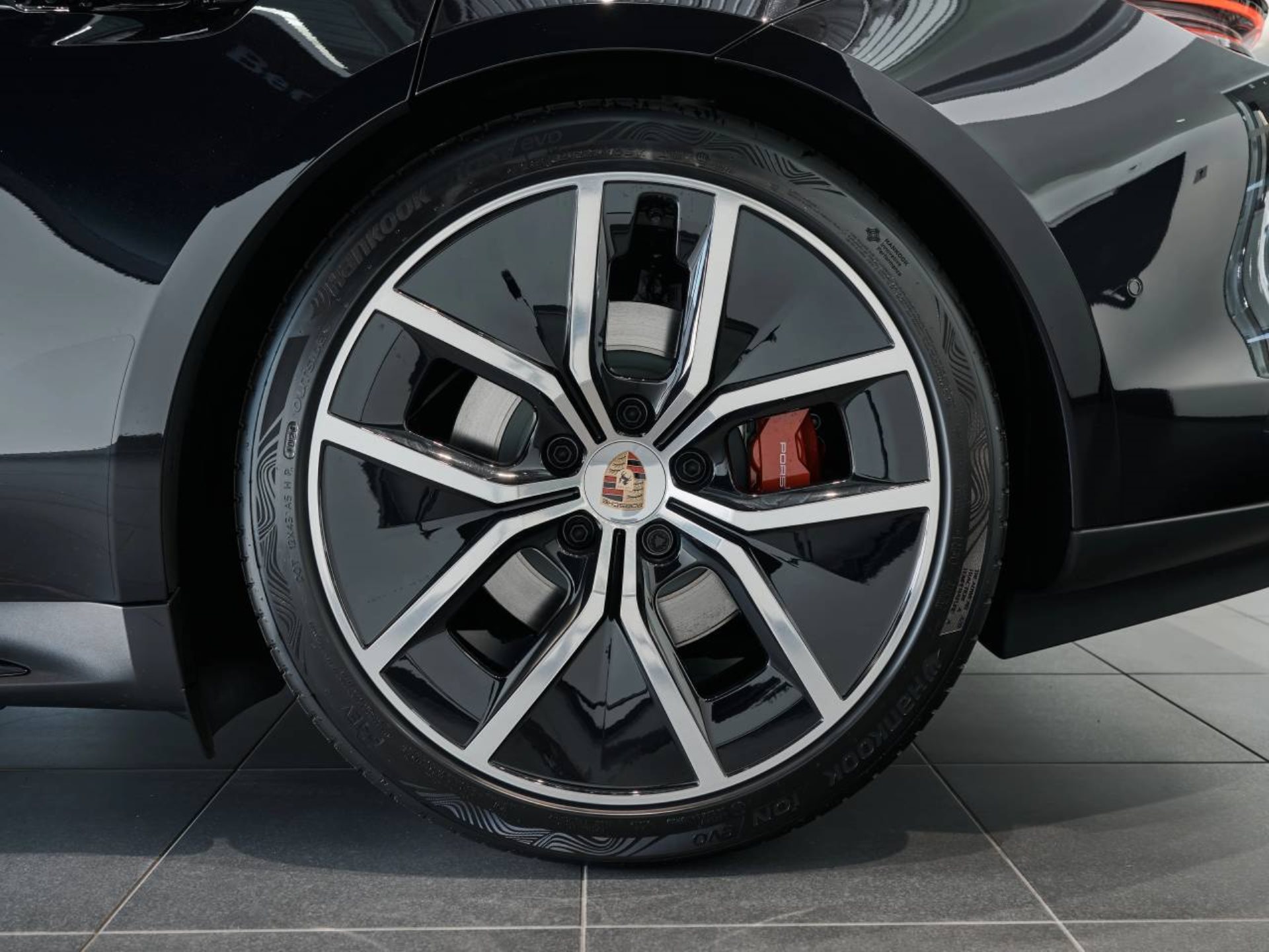 PORSCHE Taycan 4S Sport Turismo Black Edition-image-29