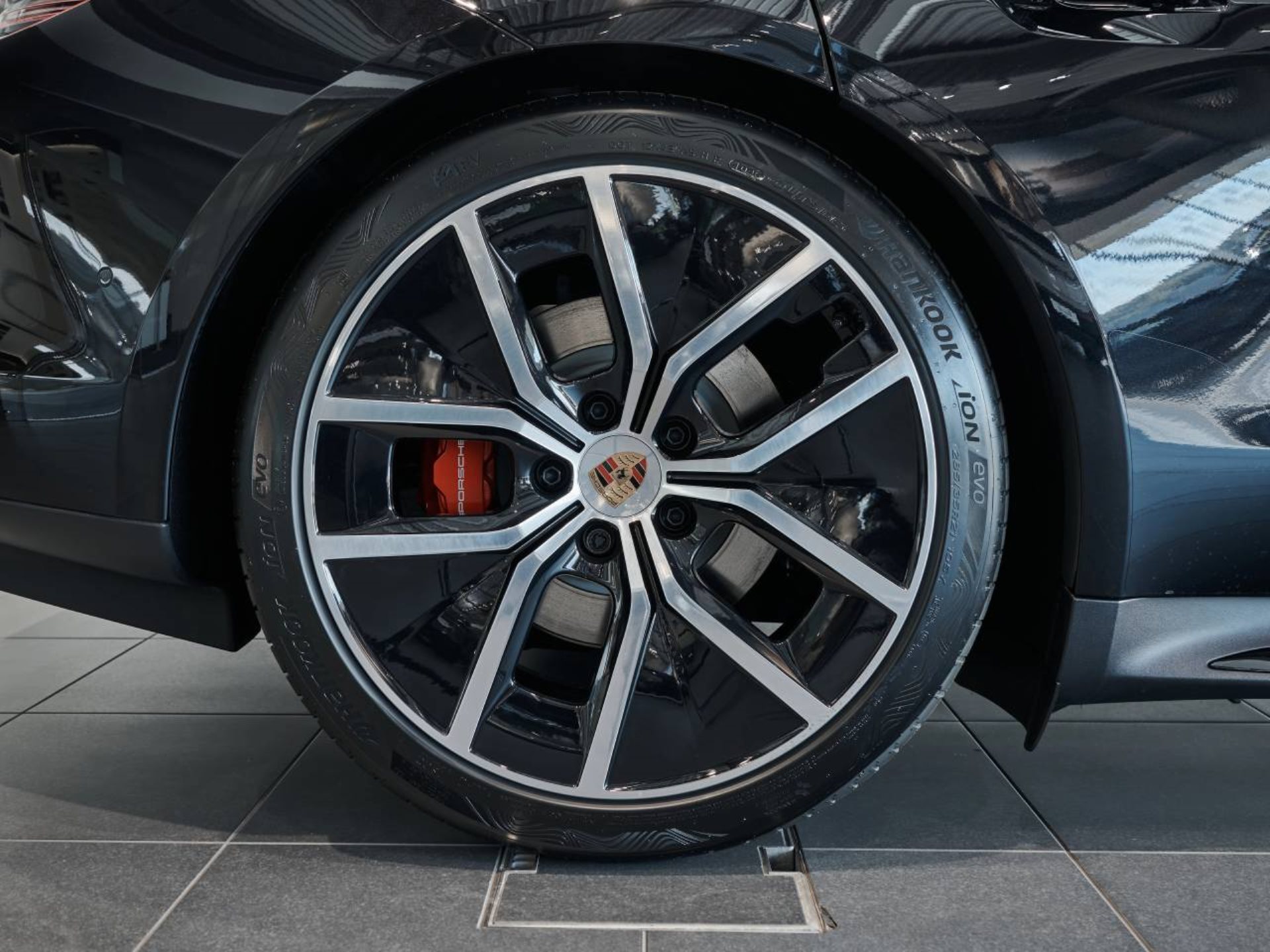 PORSCHE Taycan 4S Sport Turismo Black Edition-image-30