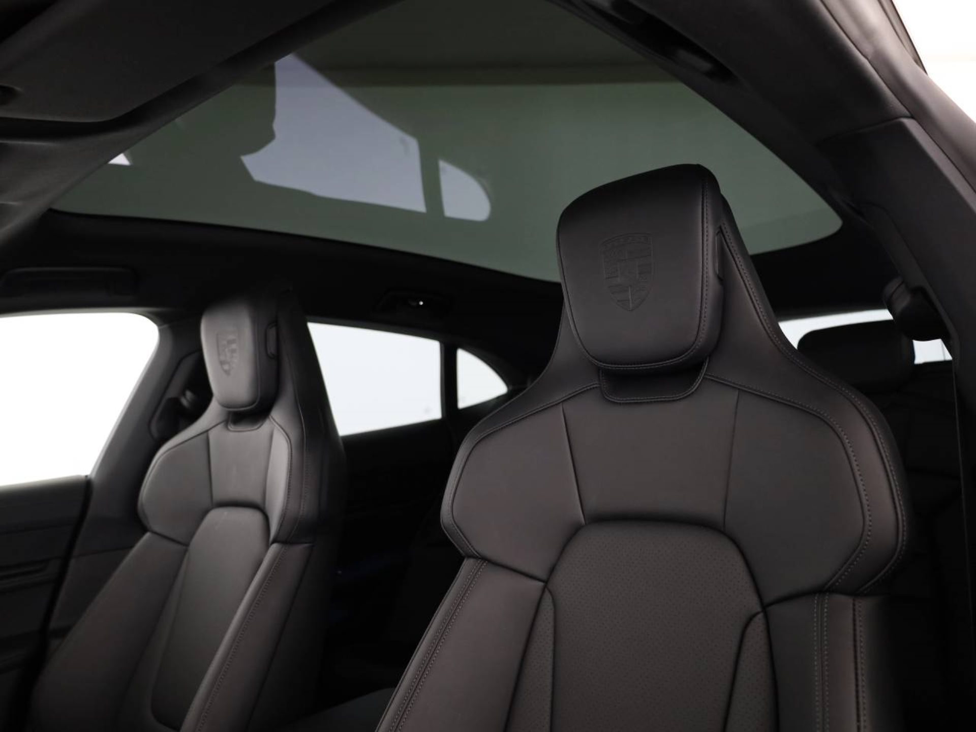 PORSCHE Taycan 4S Sport Turismo Black Edition-image-4