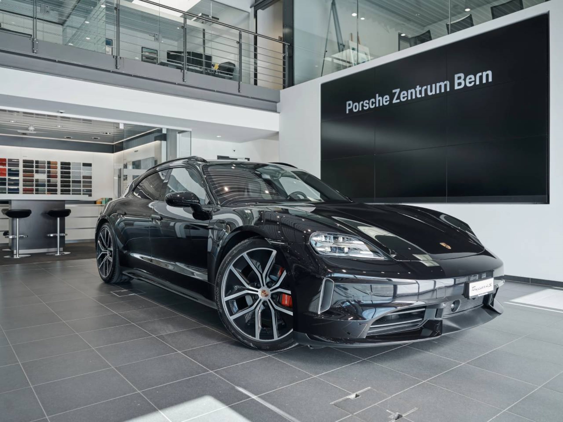 PORSCHE Taycan 4S Sport Turismo Black Edition-image-0