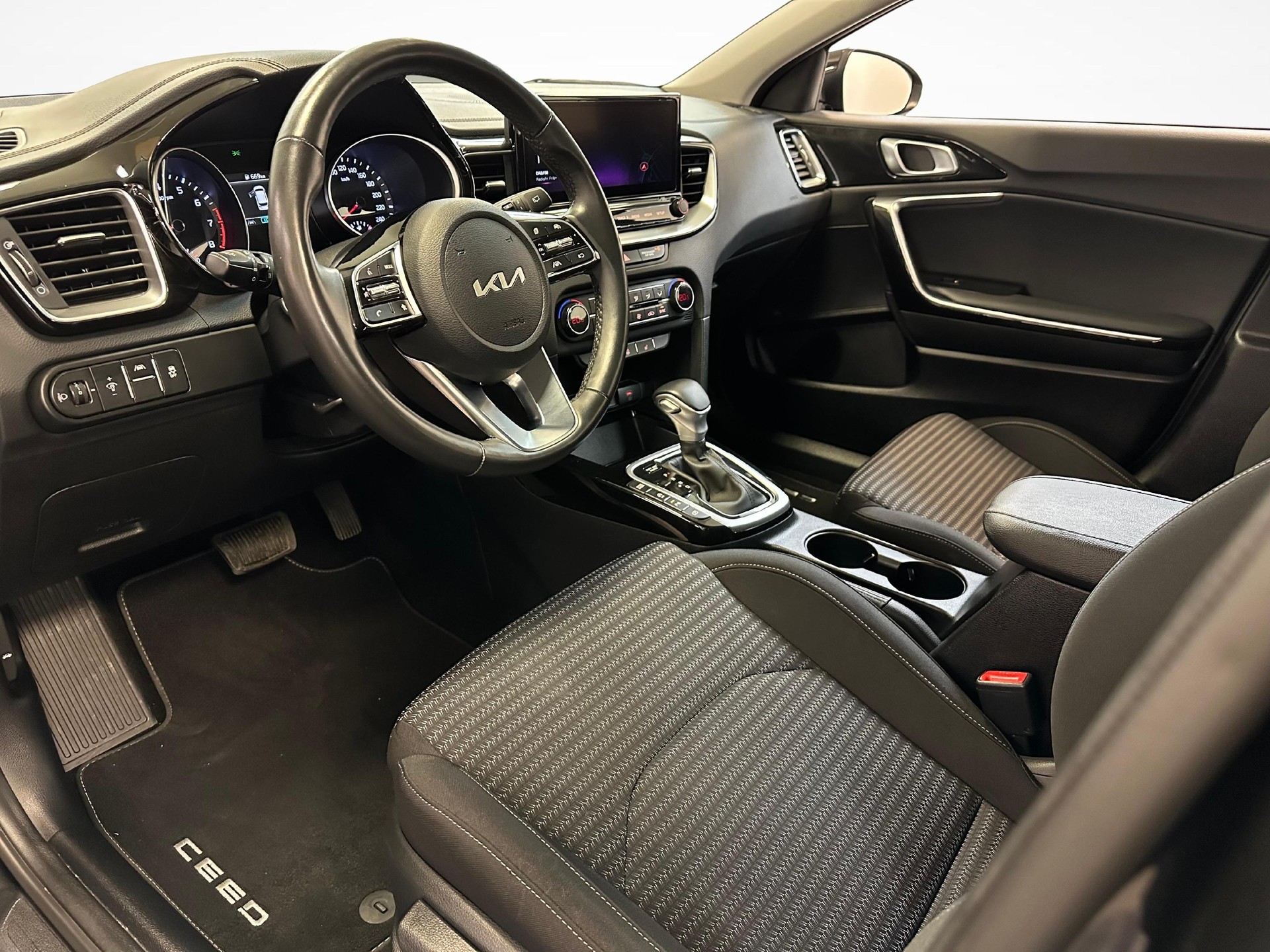 KIA Ceed SW 1.5 T-GDi MHEV Power-image-3