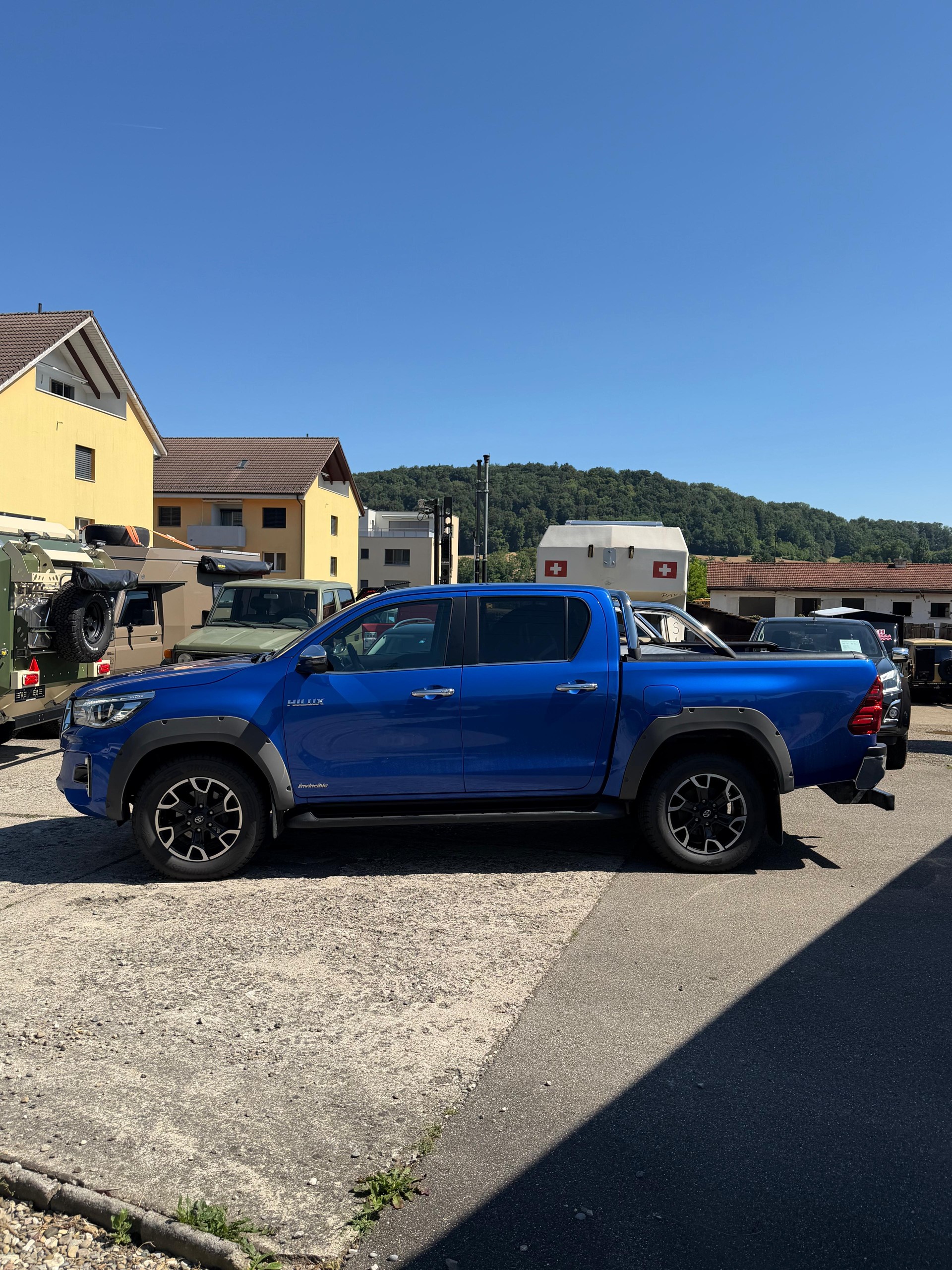 TOYOTA Hilux 2.4-4D Invincible Double Cab 4x4 A-image-1